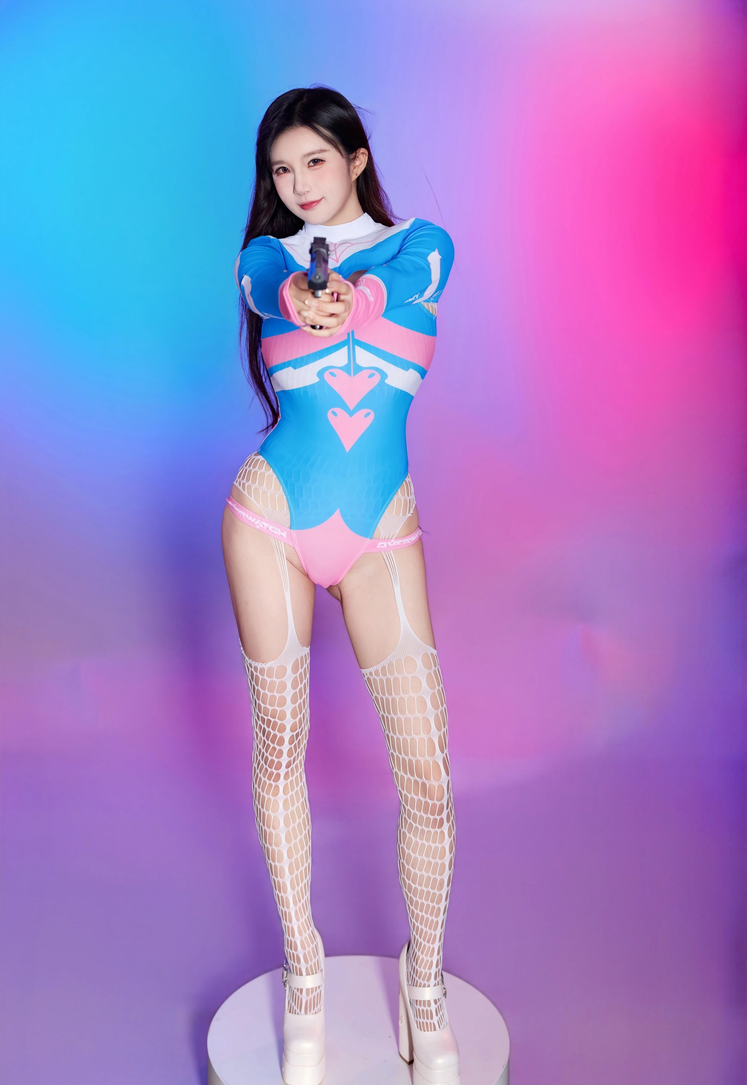 [XiuRen秀人网] 2025.10.17 No.10886 小肉肉咪 Cosplay装扮 白色网袜 性感写真 [62+1P]