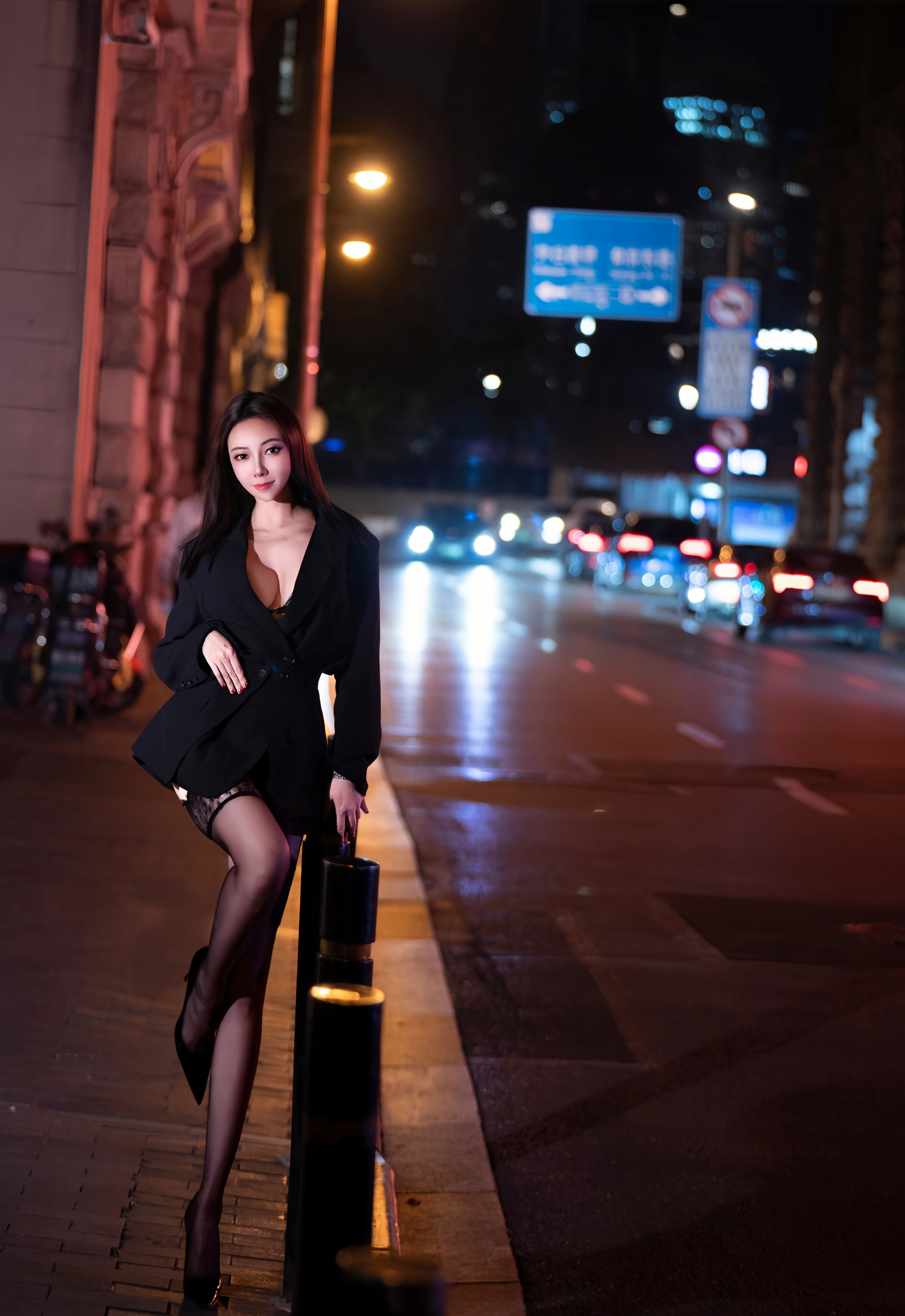 [XiuRen秀人网] 2025.10.23 No.10899 果儿Victoria 无敌御姐范 性感写真 [72+1P]