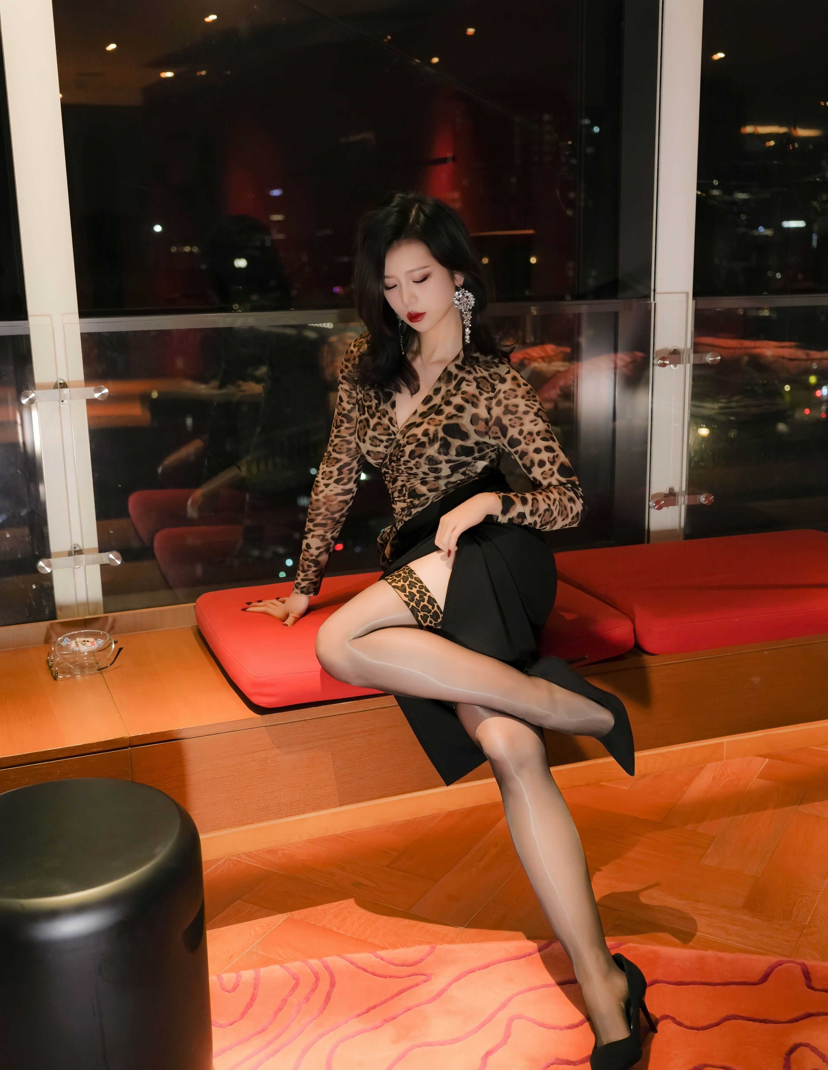 [XiuRen秀人网] 2025.10.23 No.10901 玫瑰我爱你 黑色情趣内衣 性感写真 [63+1P]