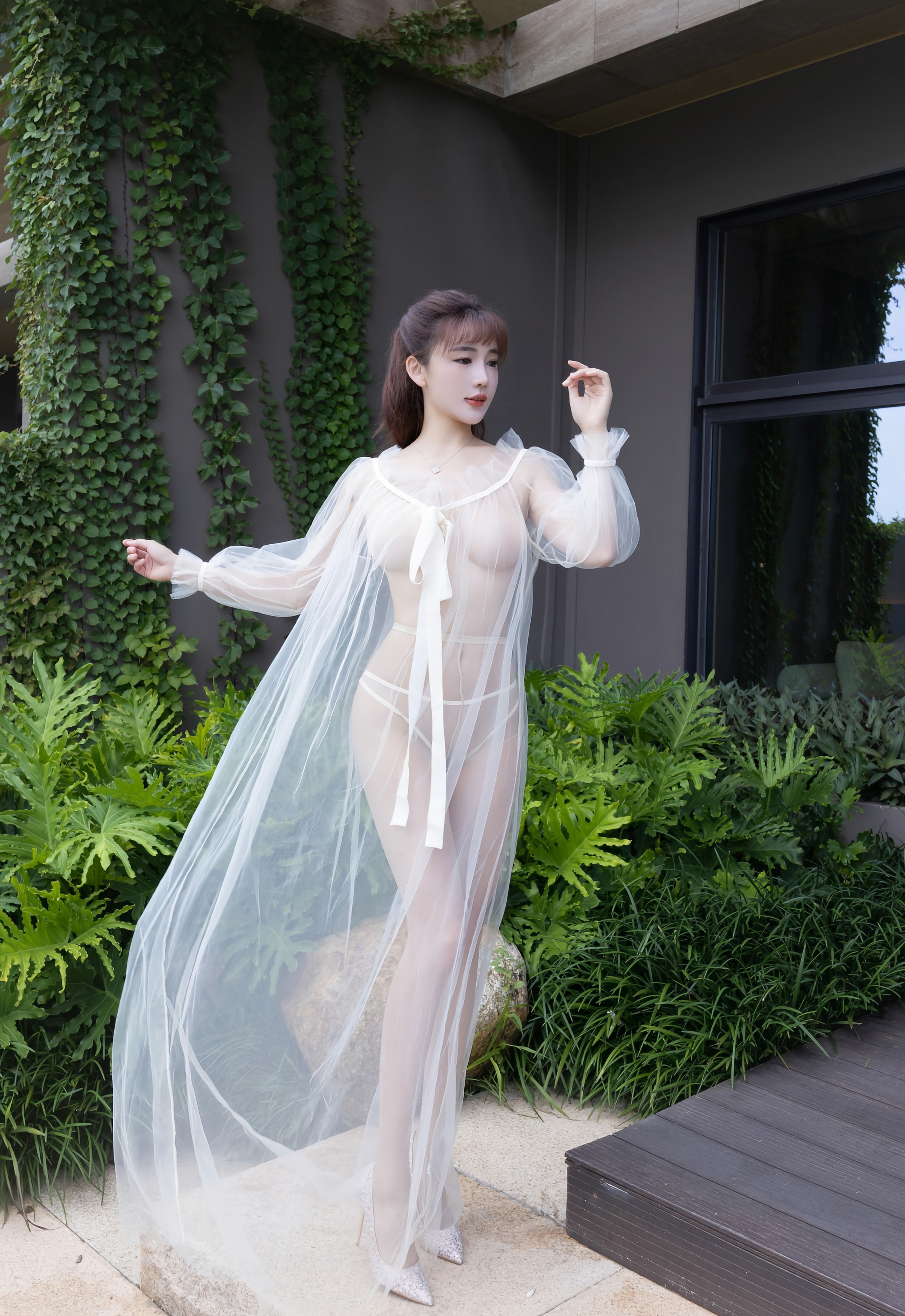 [XiuRen秀人网] 2025.10.23 No.10903 陆萱萱 轻透白纱 诱人肉丝 性感写真 [70+1P]