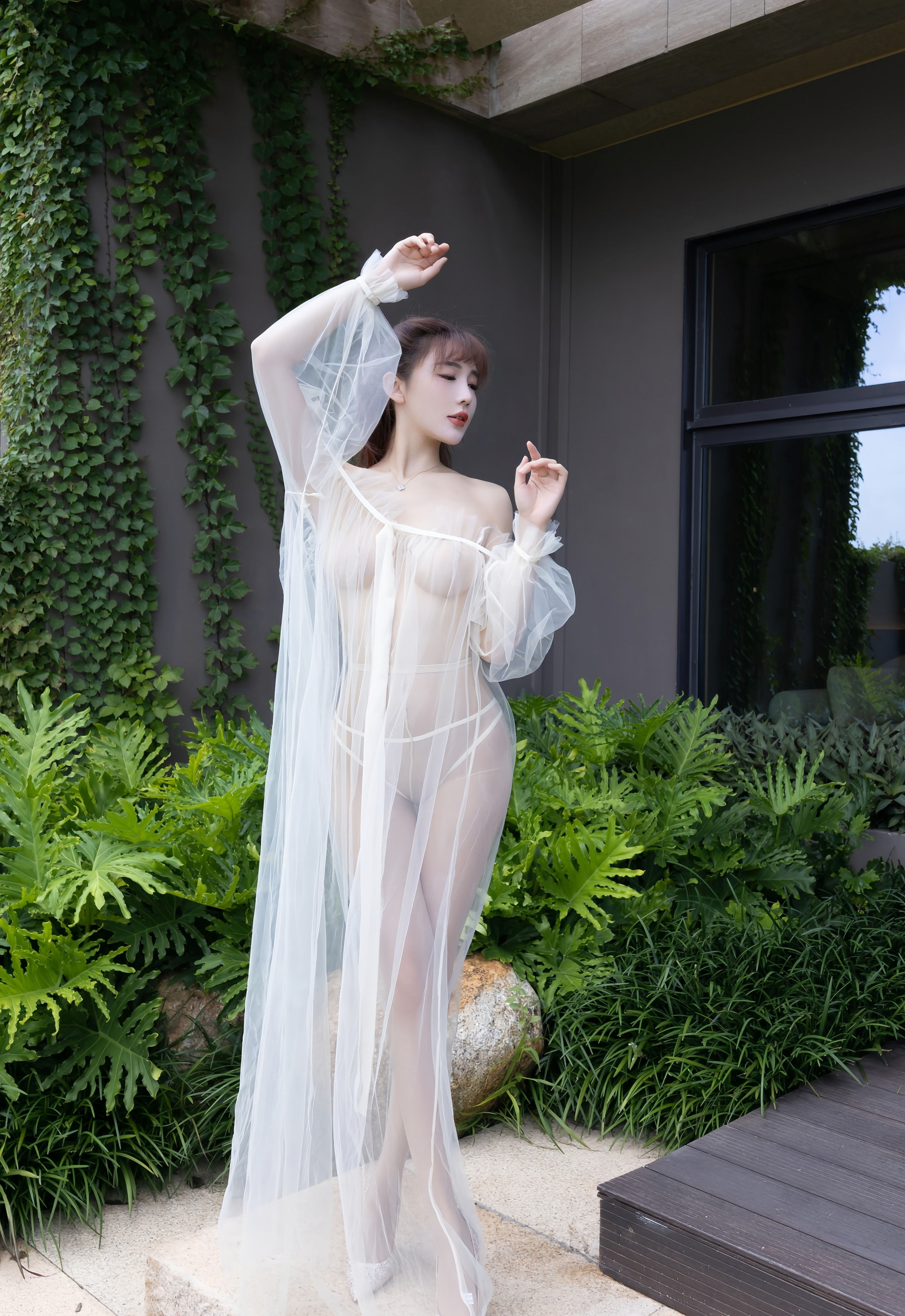 [XiuRen秀人网] 2025.10.23 No.10903 陆萱萱 轻透白纱 诱人肉丝 性感写真 [70+1P]