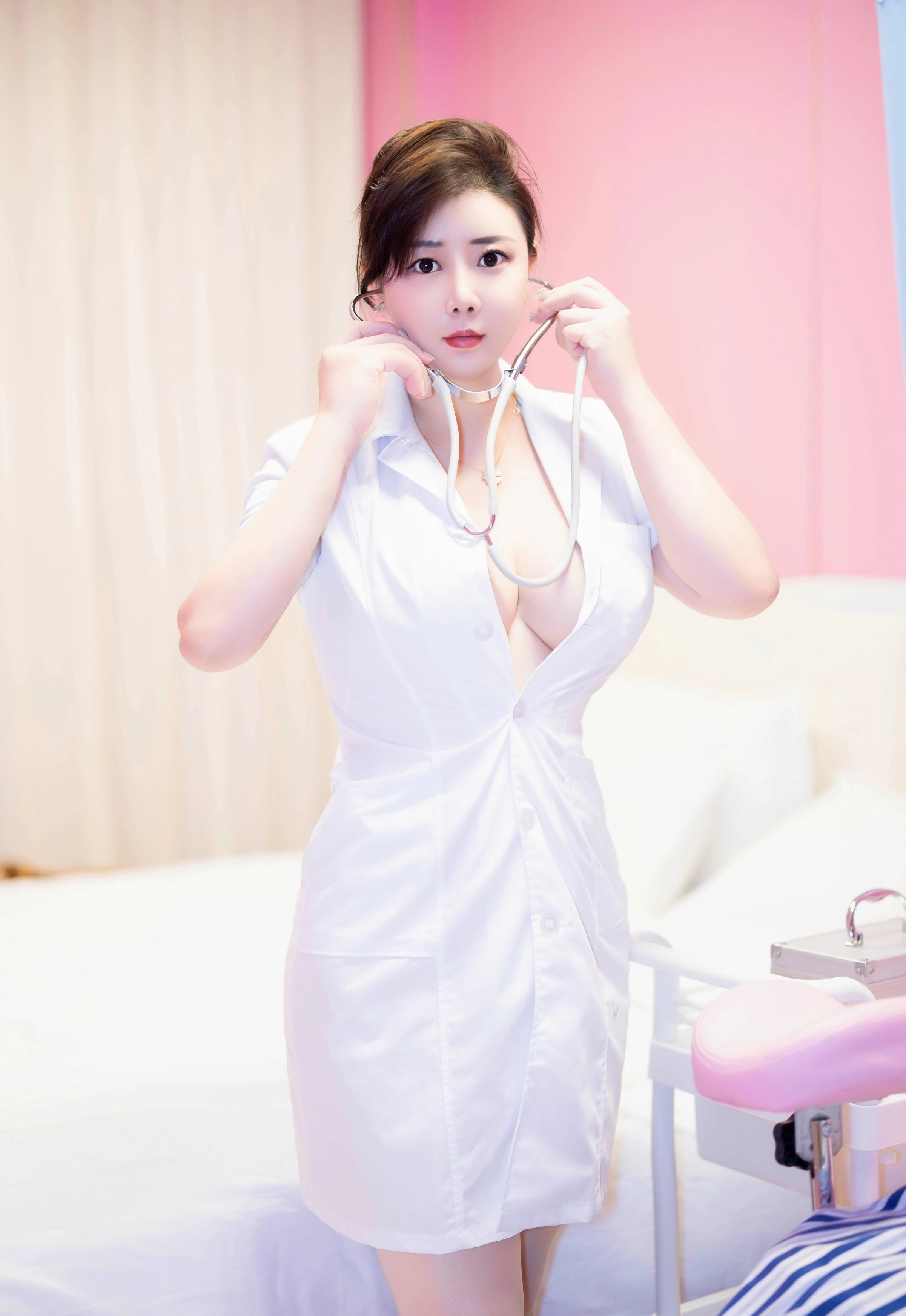 [HuaYang花漾写真] 2025.10.23 VOL.649 王婉悠Queen 白色护士制服 性感写真 [57+1P]