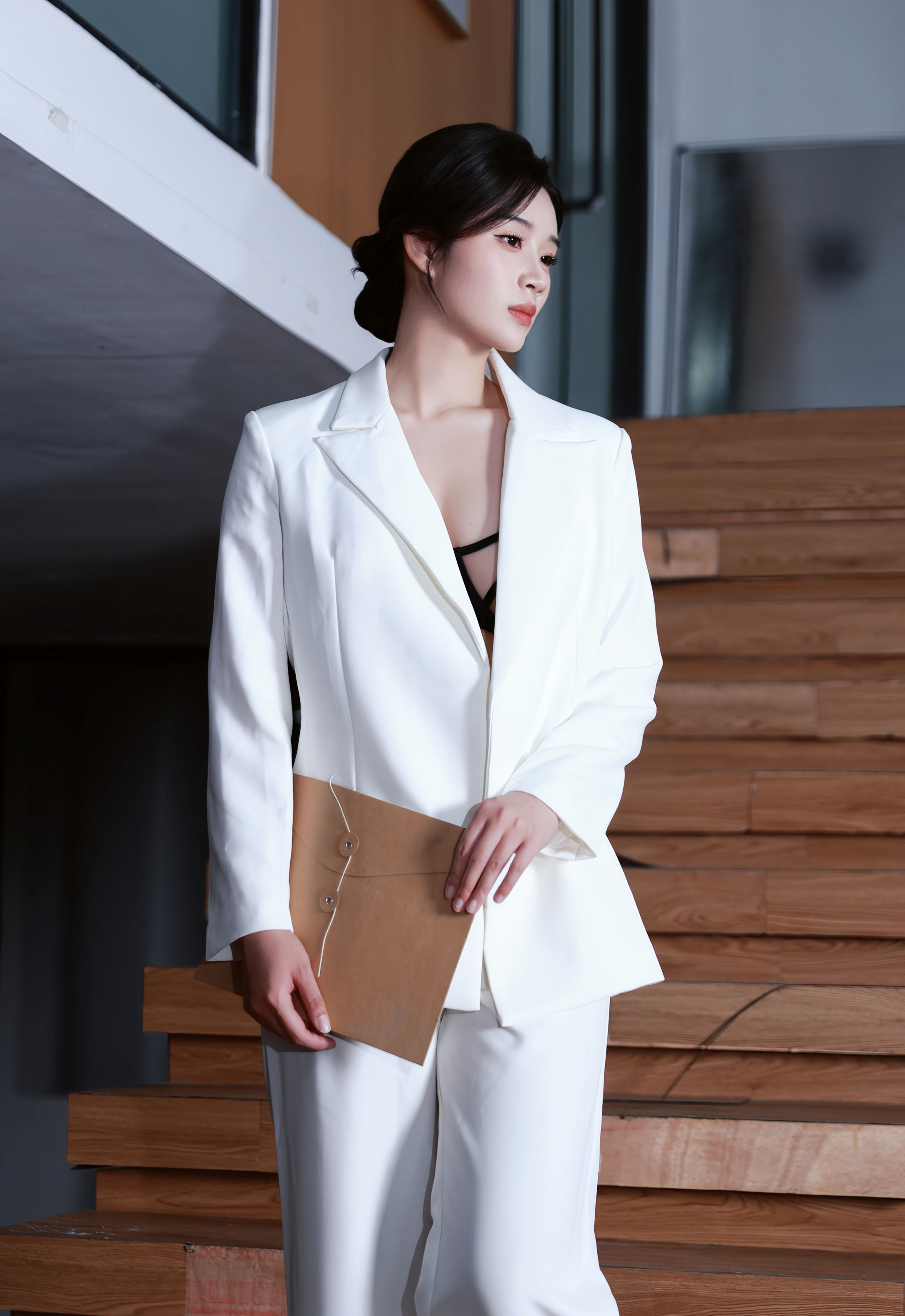 [XiuRen秀人网] 2025.10.24 No.10908 南乔 白色西装 魅惑黑丝 性感写真 [72+1P]