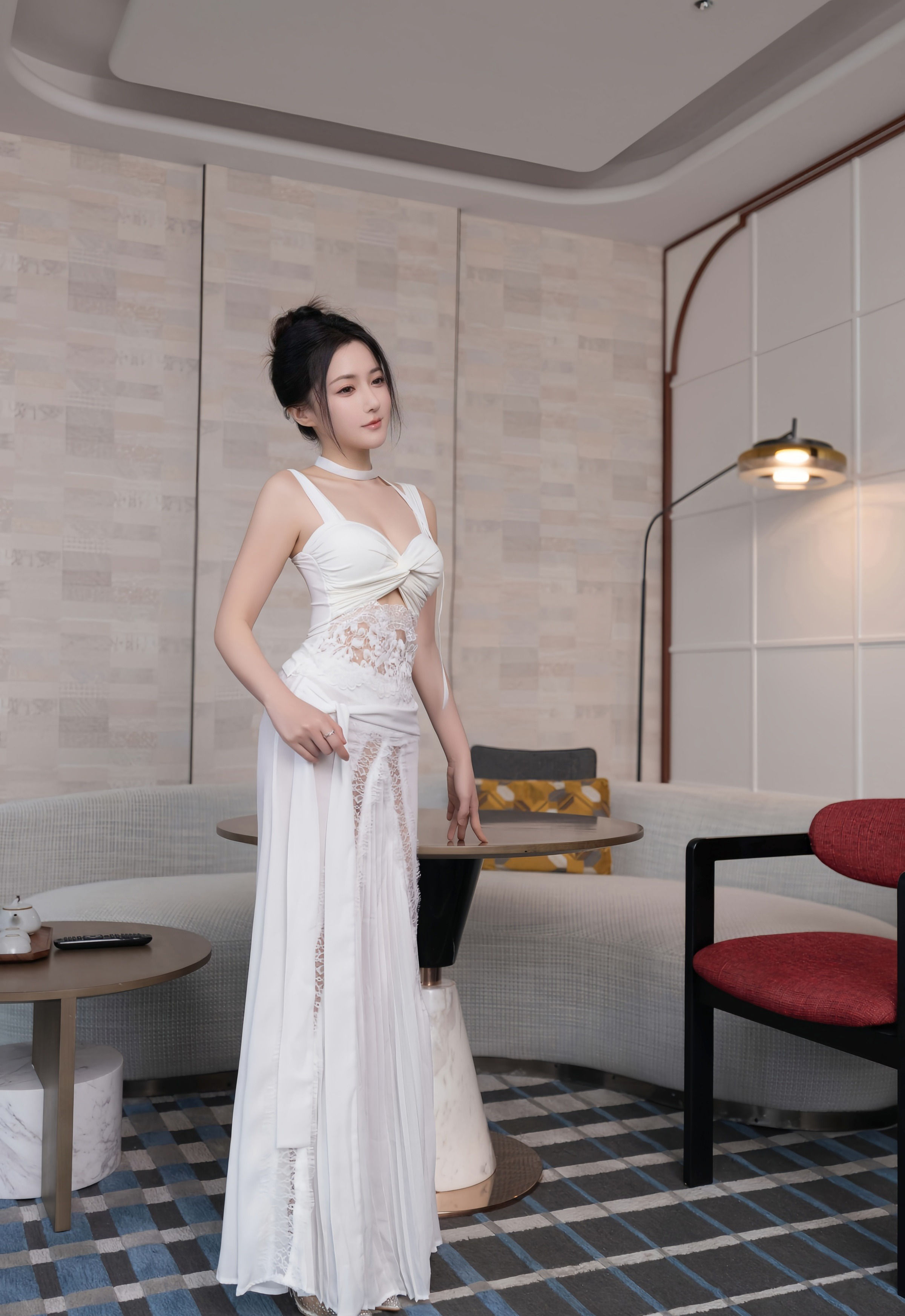 [XiuRen秀人网] 2025.10.24 No.10911 鱼子酱Fish 白色长裙 性感写真 [76+1P]