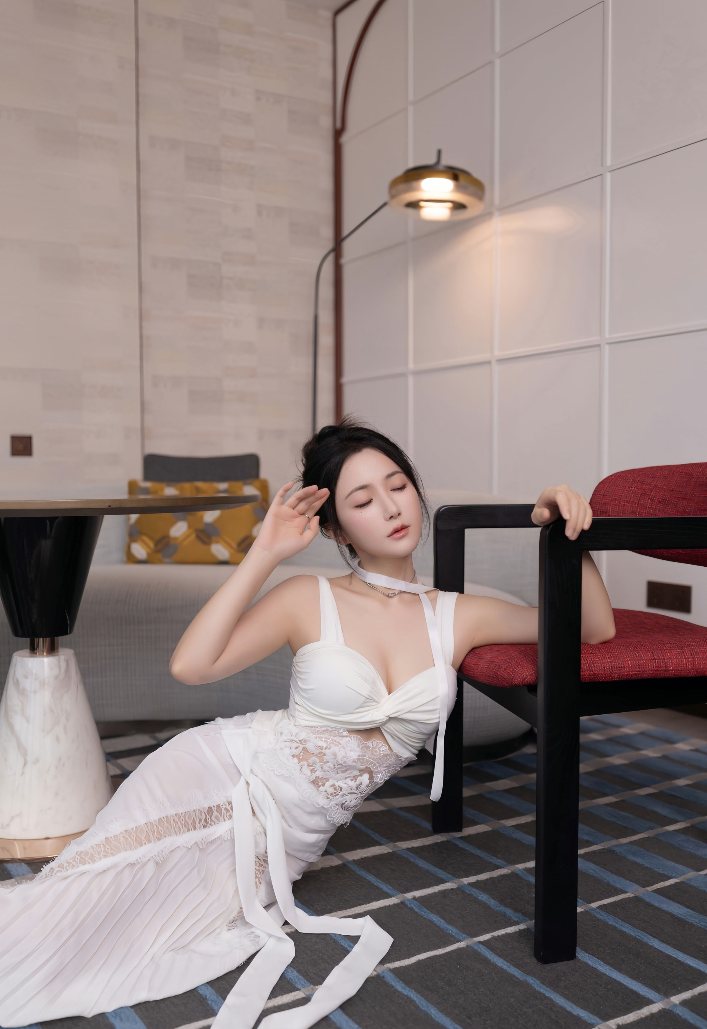 [XiuRen秀人网] 2025.10.24 No.10911 鱼子酱Fish 白色长裙 性感写真 [76+1P]