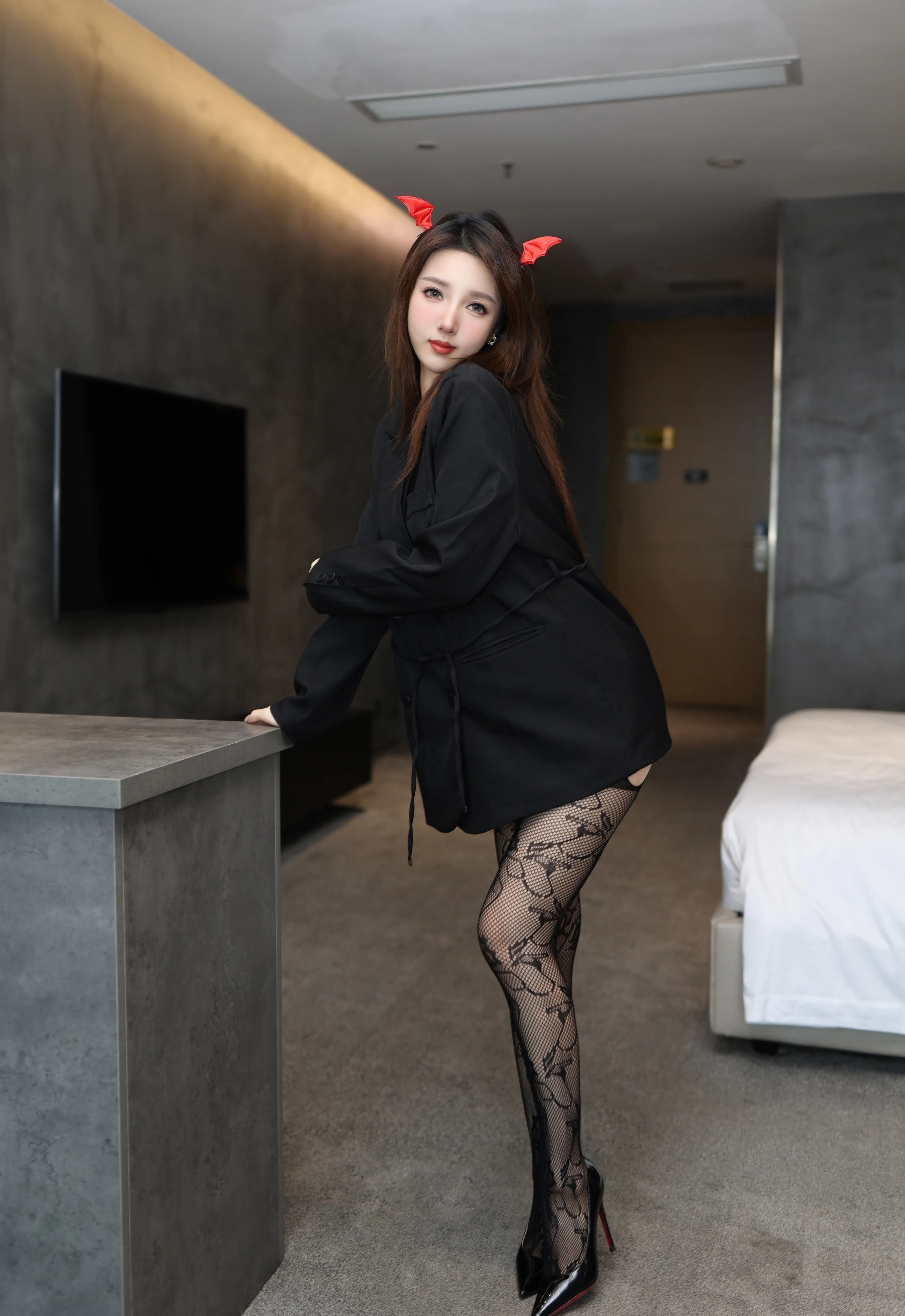 [YOUMI尤蜜荟] 2025.10.31 VOL.1176 Twins-夭夭 黑色情趣服饰 性感写真 [73+1P]