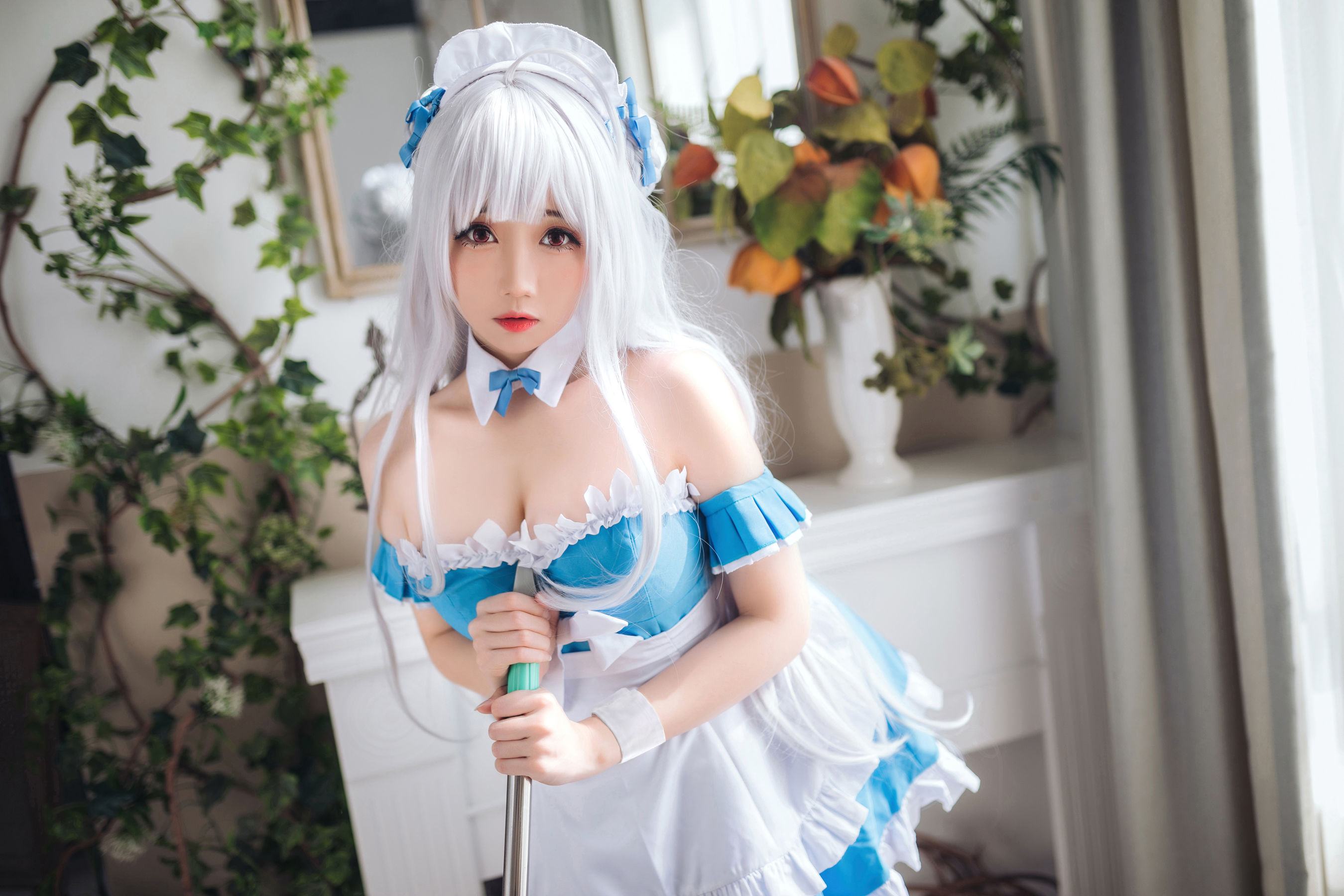 [COSPLAY] 焖焖碳 – 小天鹅女仆