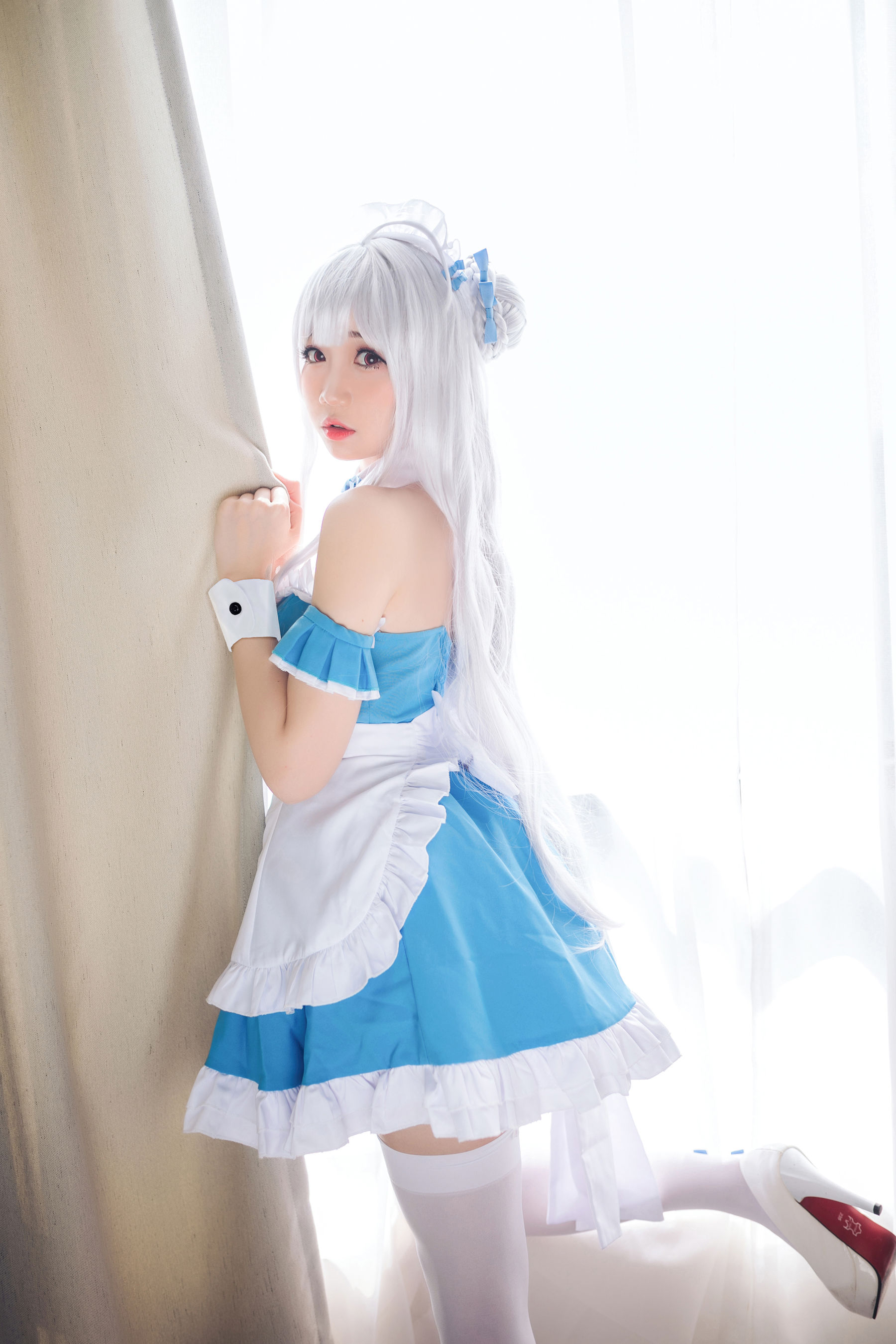 [COSPLAY] 焖焖碳 – 小天鹅女仆
