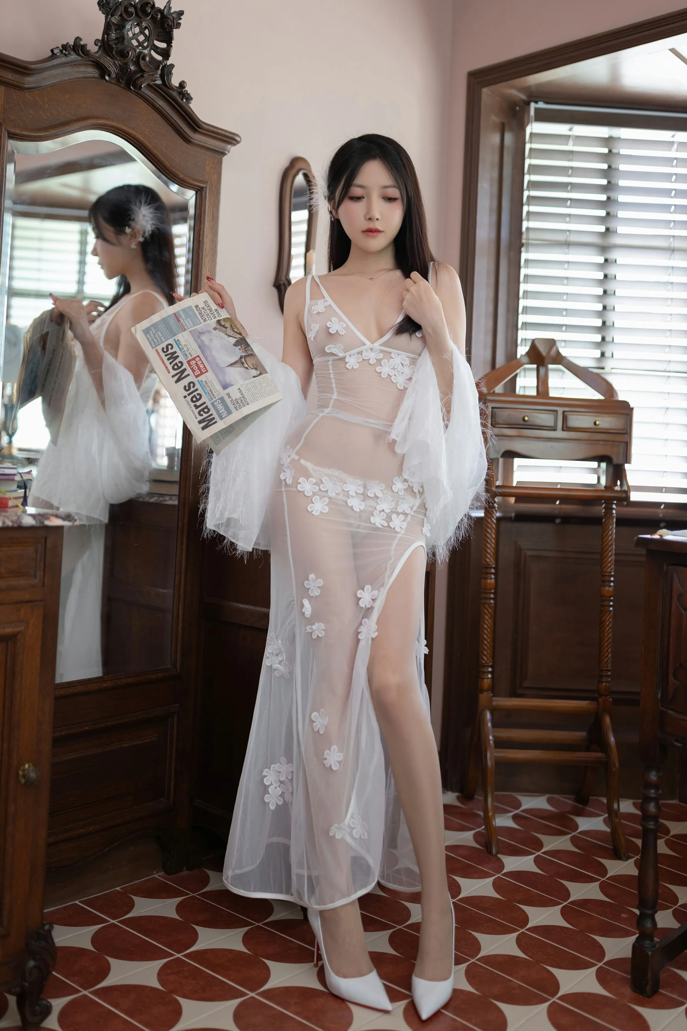 [秀人内购] 鱼子酱Fish 诱人私拍福利 蔷薇