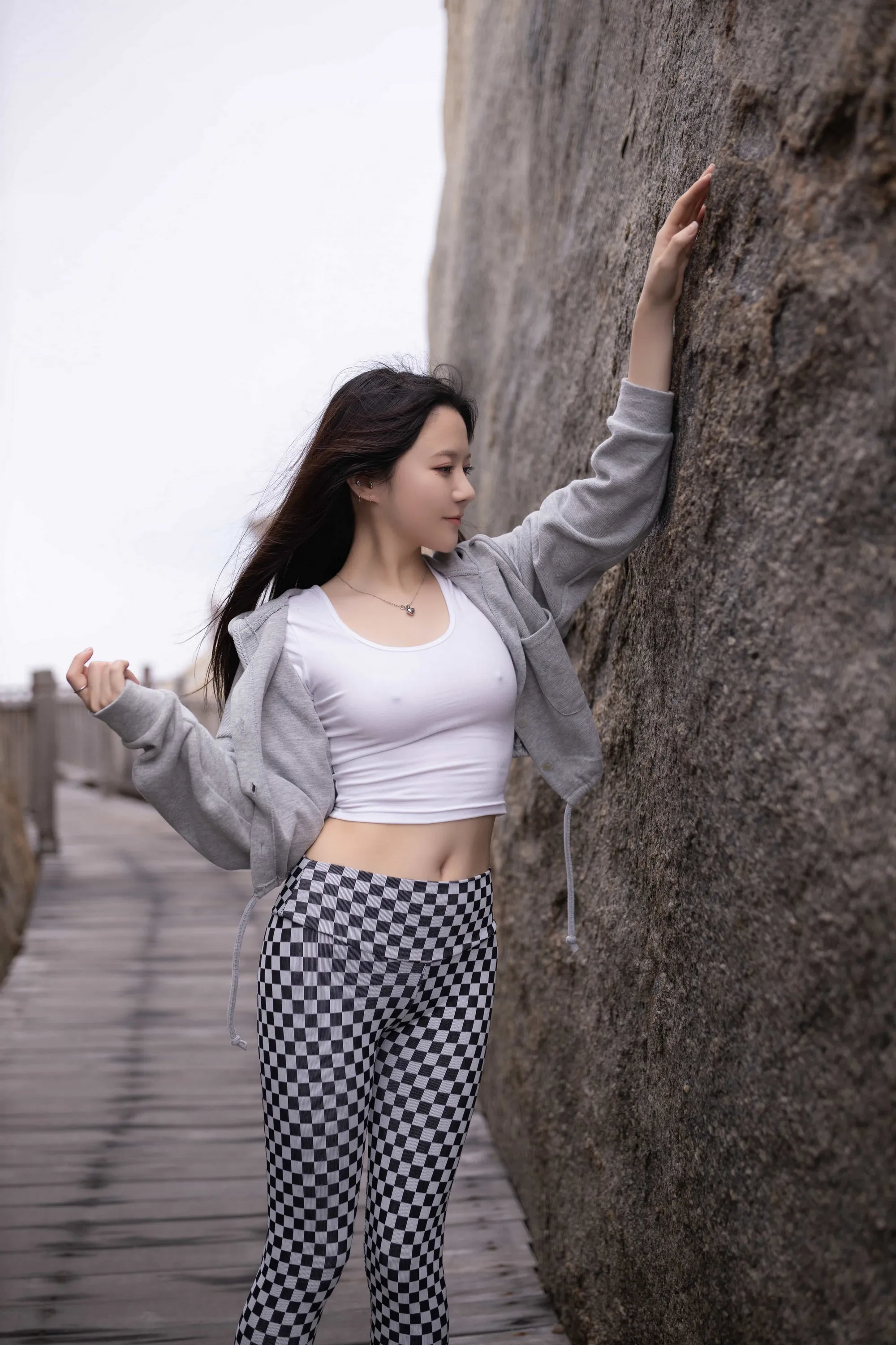 [秀人内购] 鱼子酱Fish 诱人私拍福利 魔力安全带