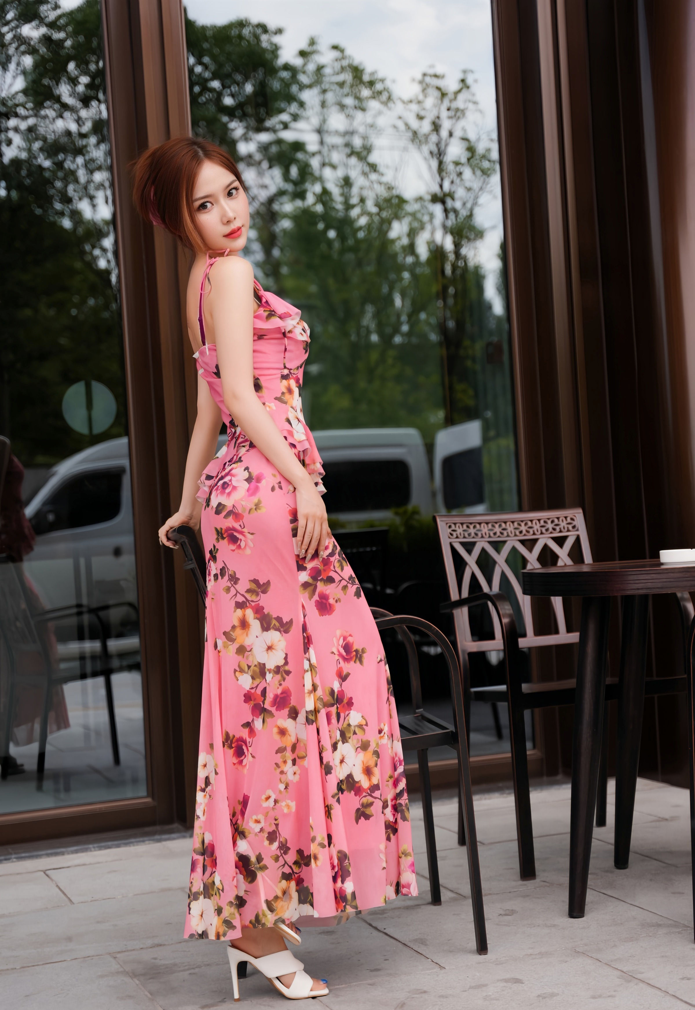 [XiuRen秀人网] 2025.11.06 No.10954 白芷yy 碎花连衣裙 紫色内衣 性感写真 [60+1P]