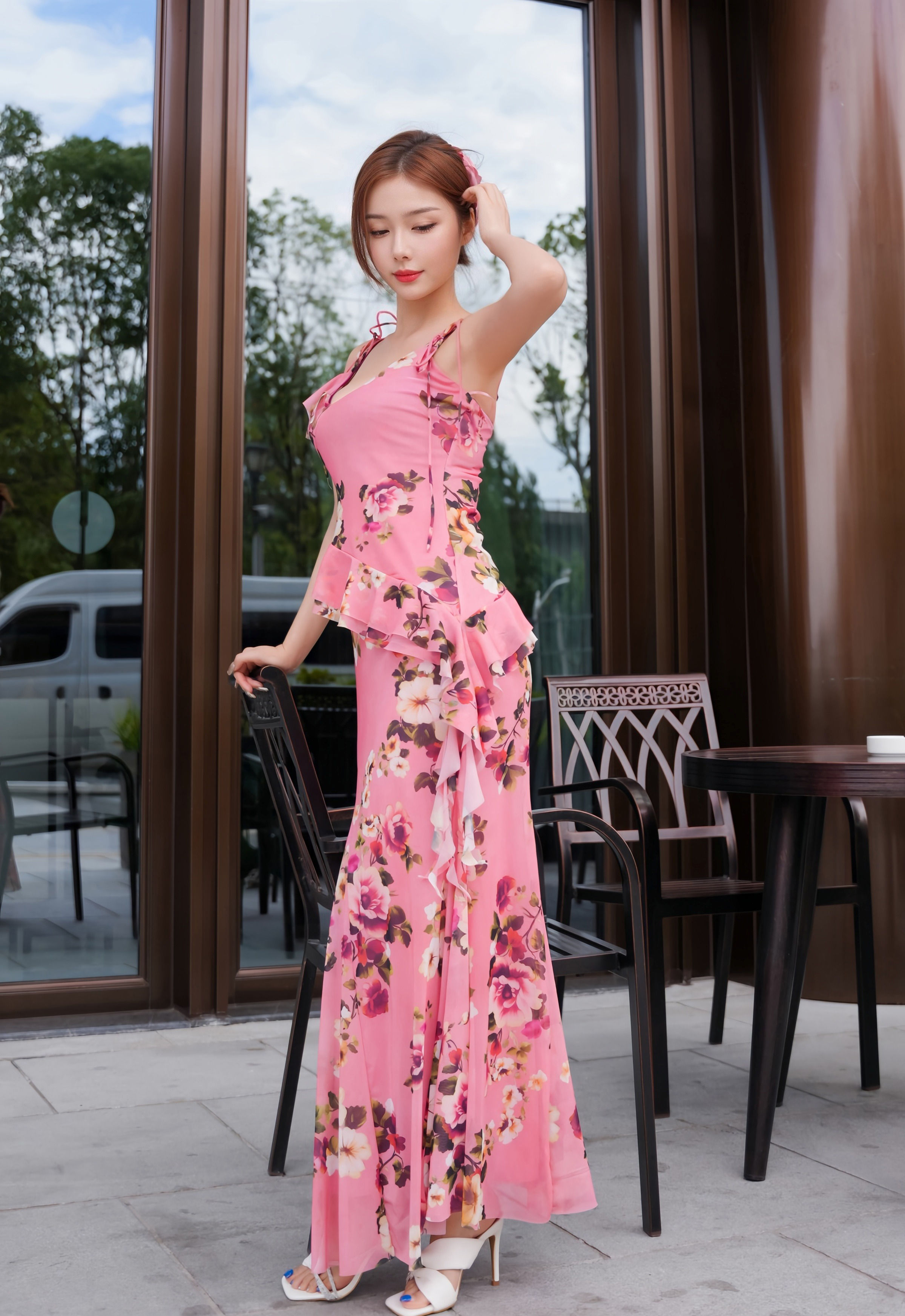 [XiuRen秀人网] 2025.11.06 No.10954 白芷yy 碎花连衣裙 紫色内衣 性感写真 [60+1P]