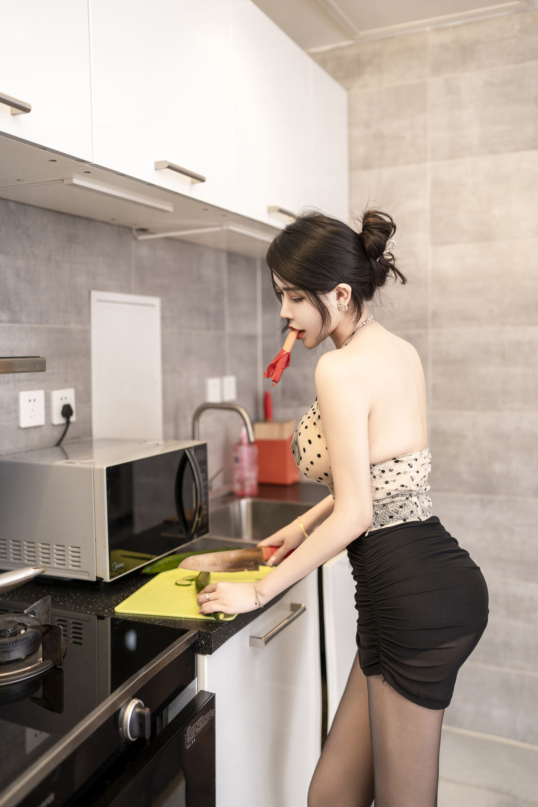 [秀人内购] 李若汐 诱人私拍福利 厨房女仆