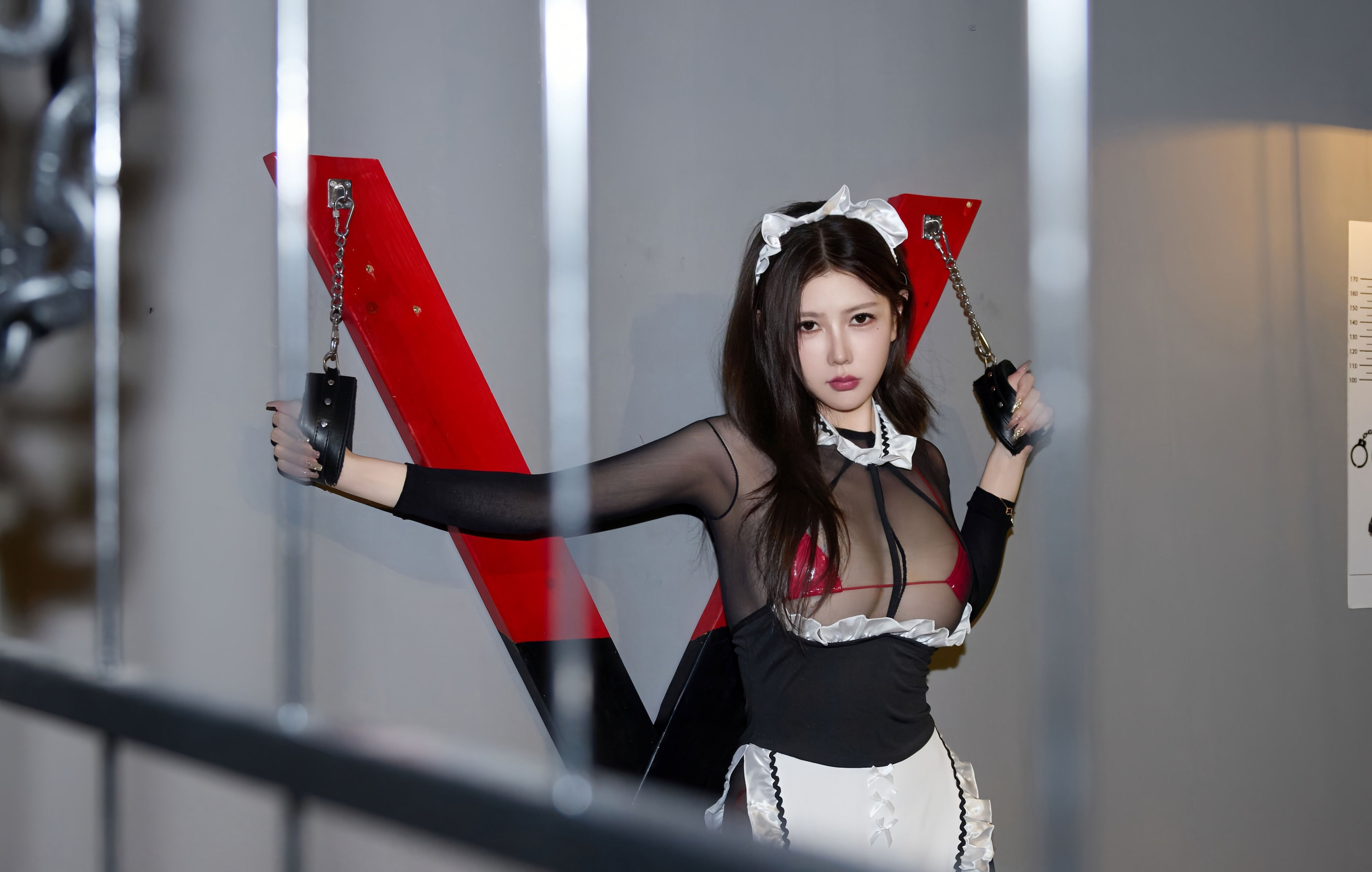 [XiuRen秀人网] 2025.11.06 No.10957 尹甜甜sunny 性感黑色连体丝袜 上海旅拍写真 [60+1P]