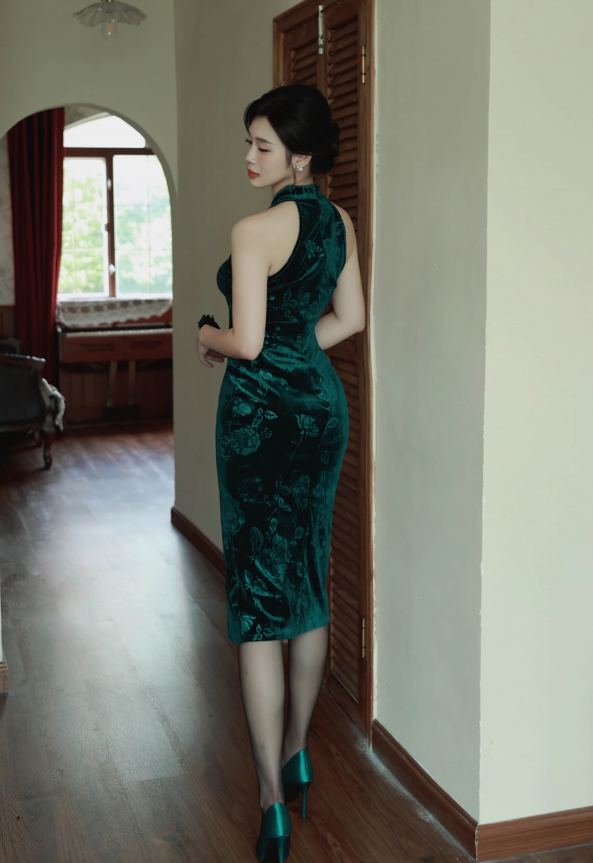 [XiuRen秀人网] 2025.11.07 No.10962 南乔 墨绿色旗袍 墨绿色蕾丝内衣 性感写真 [72+1P]