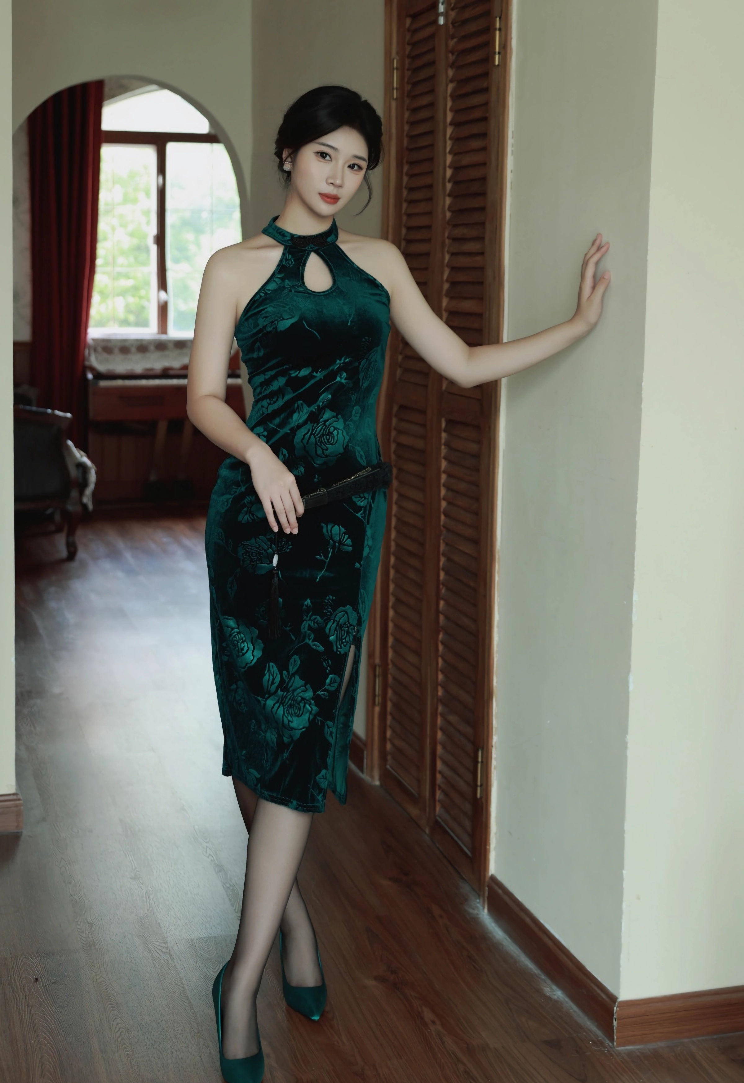 [XiuRen秀人网] 2025.11.07 No.10962 南乔 墨绿色旗袍 墨绿色蕾丝内衣 性感写真 [72+1P]