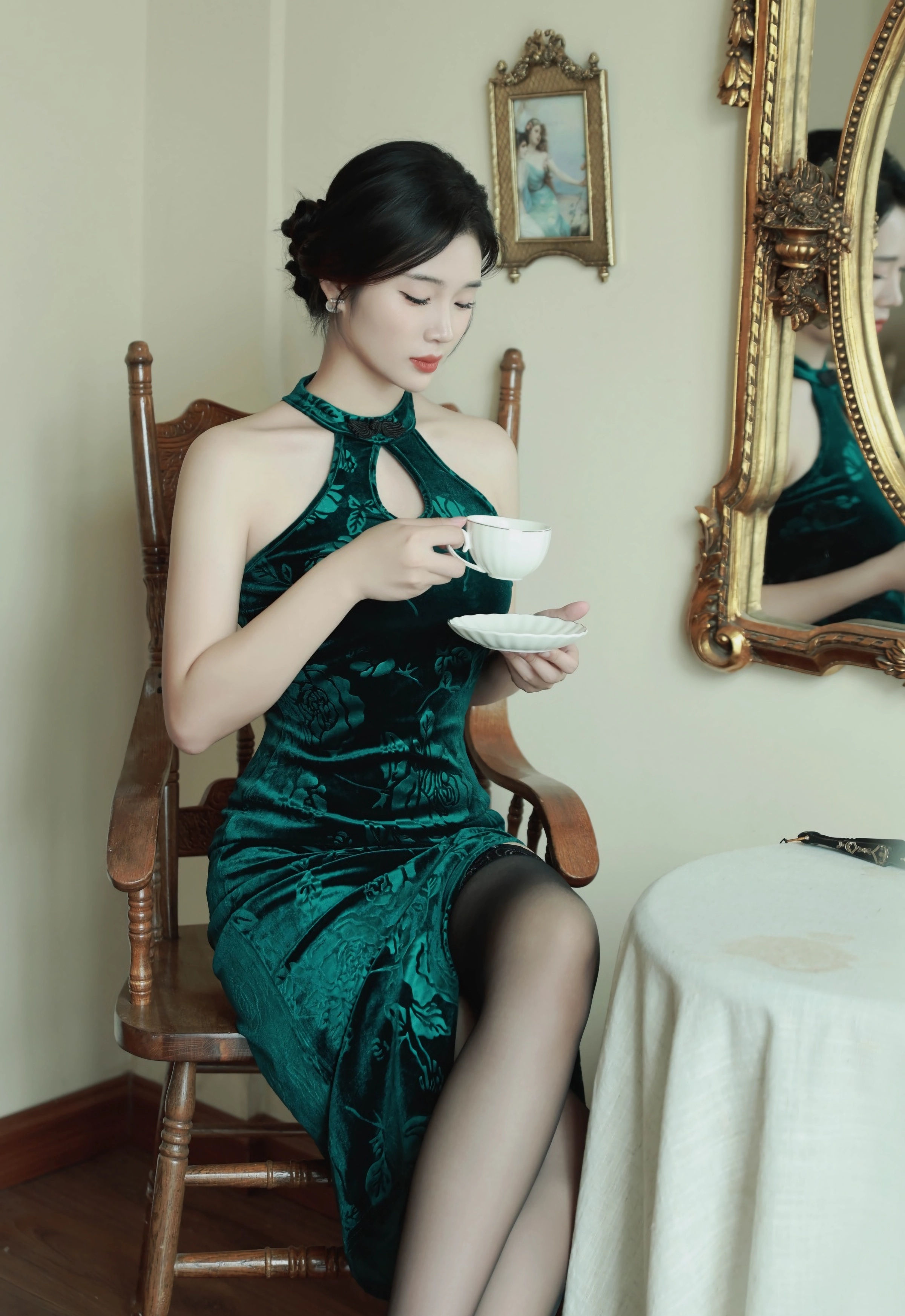 [XiuRen秀人网] 2025.11.07 No.10962 南乔 墨绿色旗袍 墨绿色蕾丝内衣 性感写真 [72+1P]