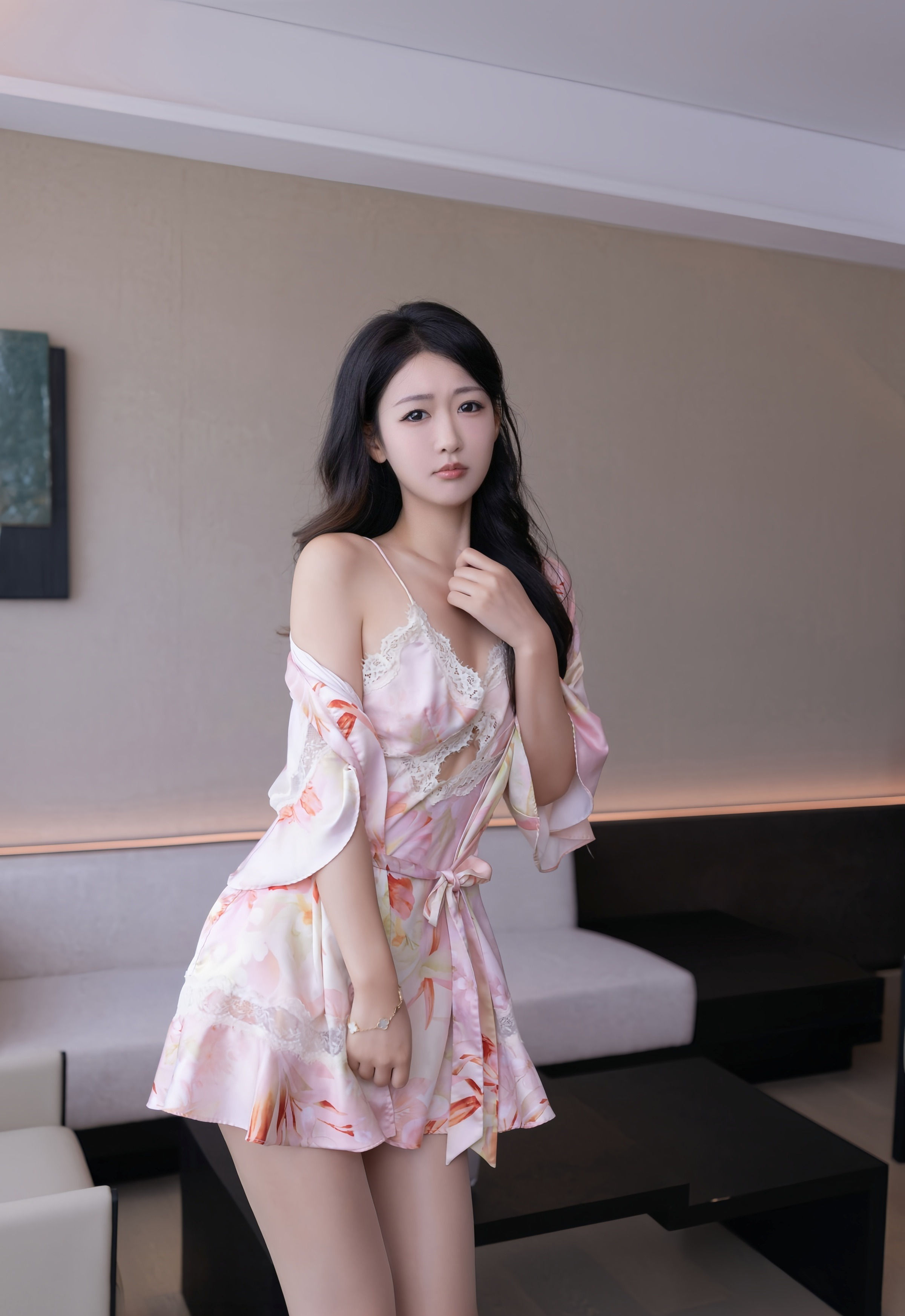 [XiuRen秀人网] 2025.11.10 No.10970 唐安琪 粉色睡袍 诱人肉色丝袜 性感写真 [76+1P]