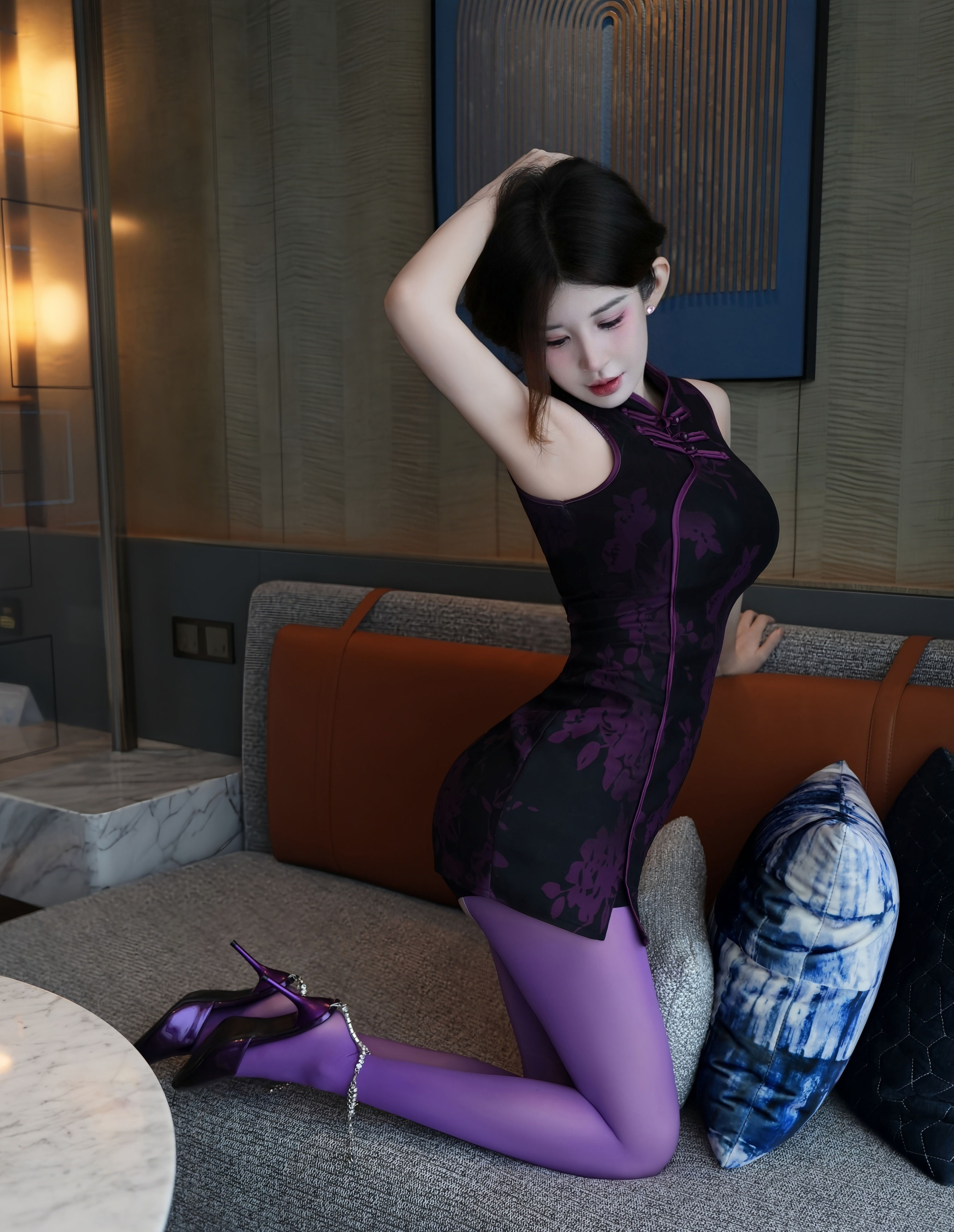 [XiuRen秀人网] 2025.11.11 No.10971 苏甜橙子 新人首套写真 性感紫色旗袍紫色丝袜 [54+1P]