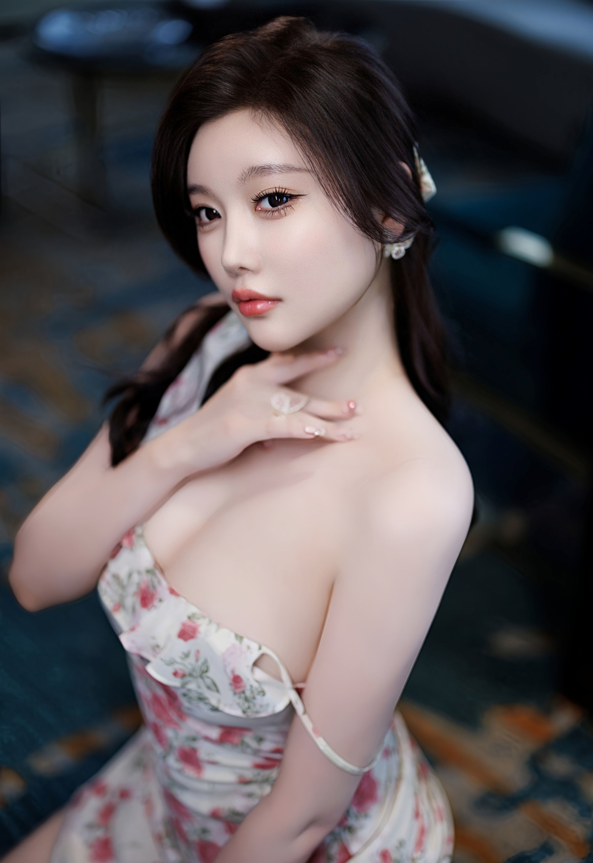 [XiuRen秀人网] 2025.11.12 No.10977 杨晨晨CHENCHEN 性感白色情趣内衣 西安旅拍写真 [92+1P]