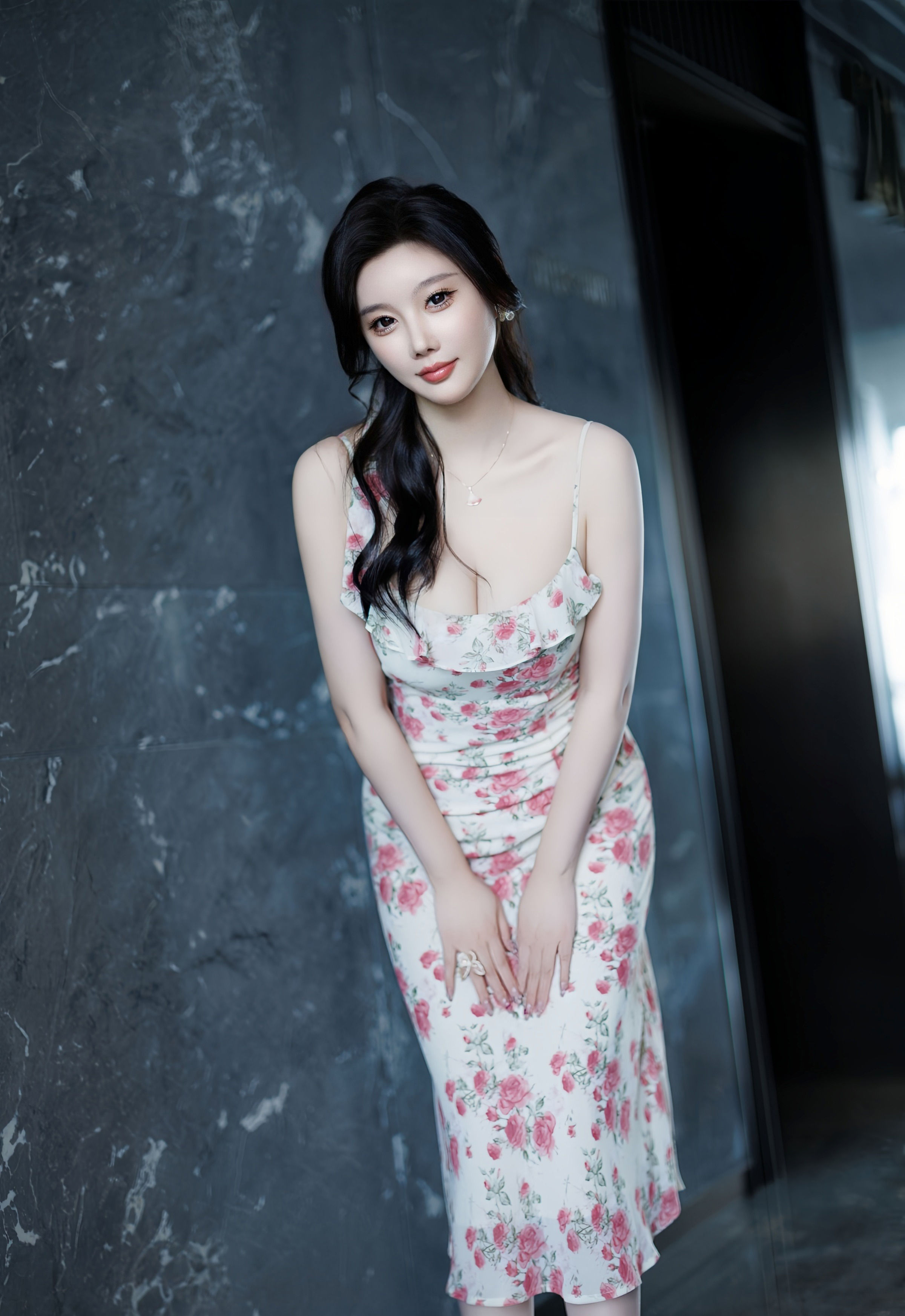 [XiuRen秀人网] 2025.11.12 No.10977 杨晨晨CHENCHEN 性感白色情趣内衣 西安旅拍写真 [92+1P]