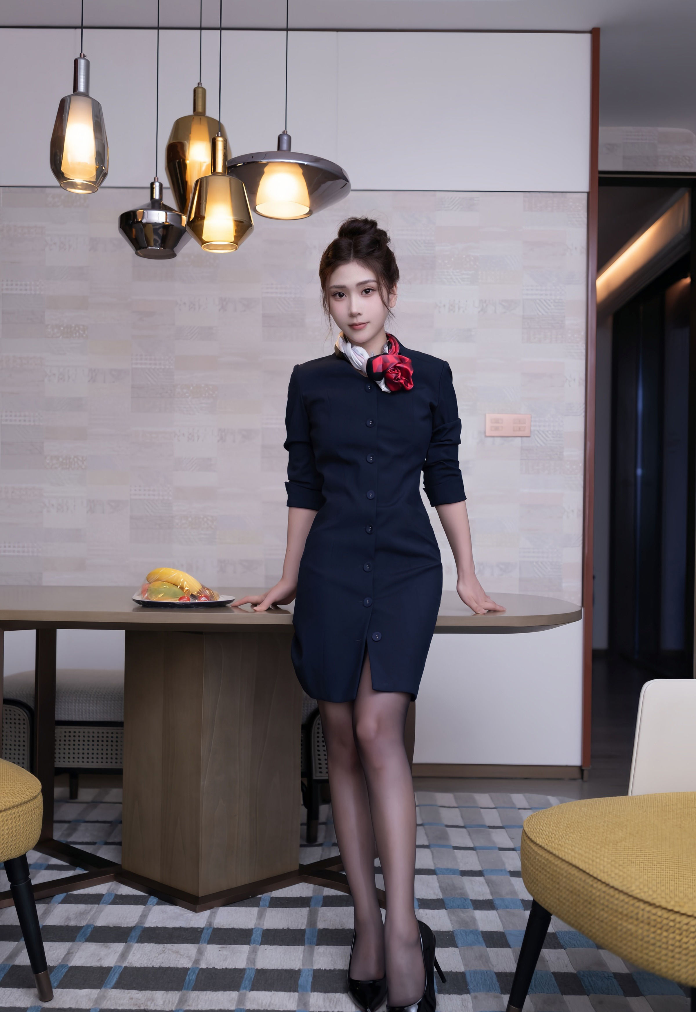 [XiuRen秀人网] 2025.11.13 No.10982 刘婷婷 空姐制服诱惑 性感写真 [74+1P]