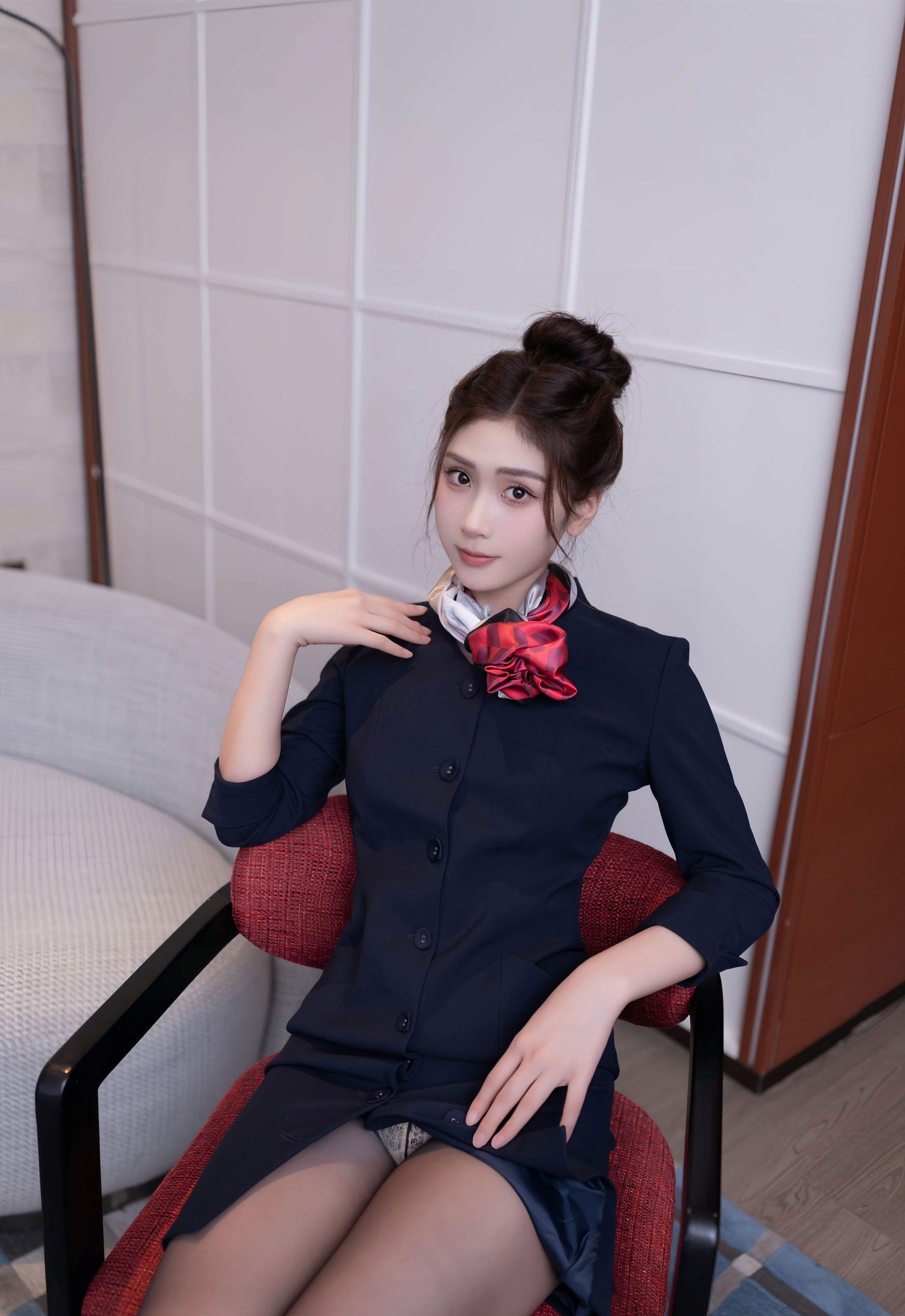 [XiuRen秀人网] 2025.11.13 No.10982 刘婷婷 空姐制服诱惑 性感写真 [74+1P]