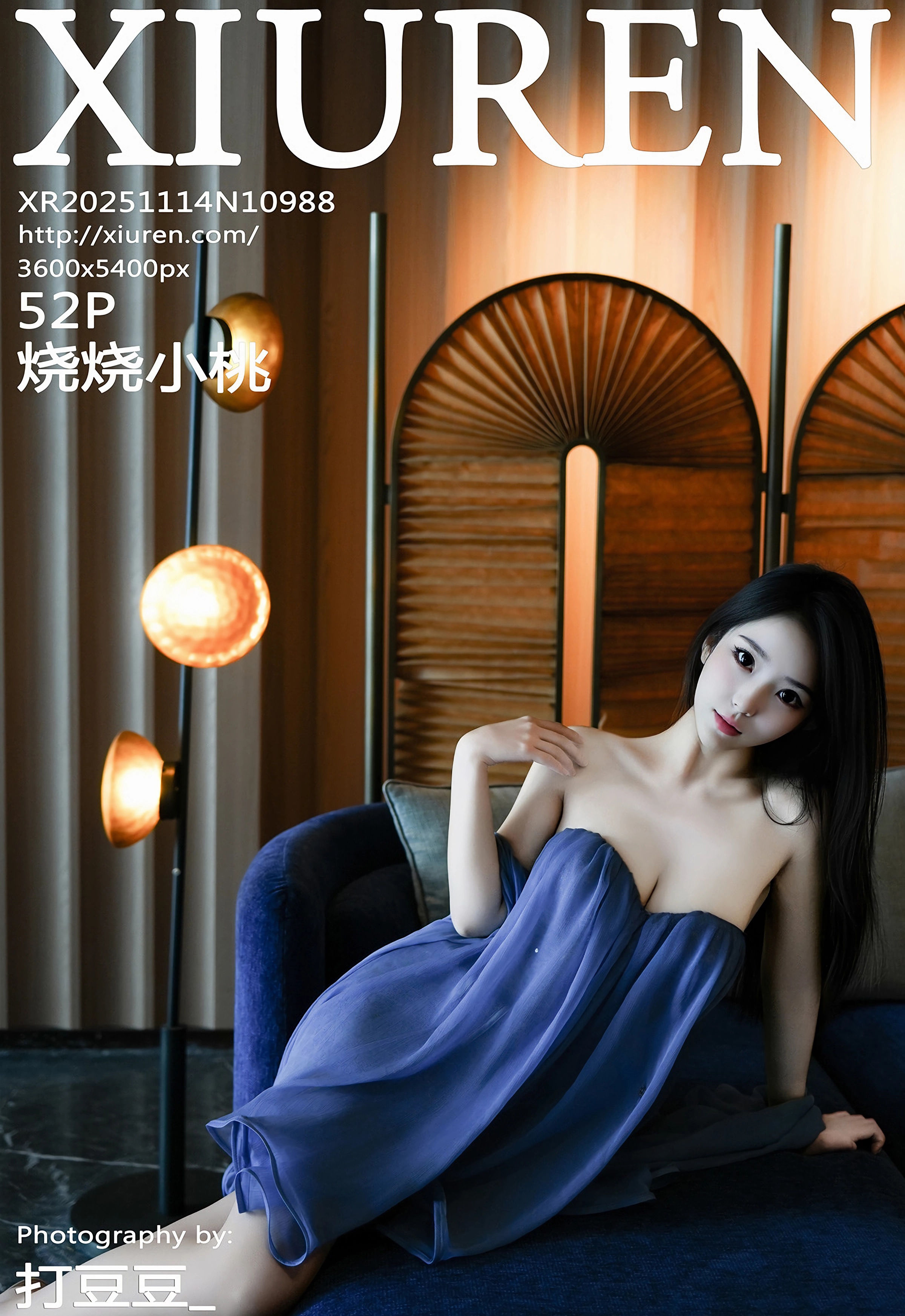 [XiuRen秀人网] 2025.11.14 No.10988 烧烧小桃 蓝色连衣短裙 性感写真 [52+1P]