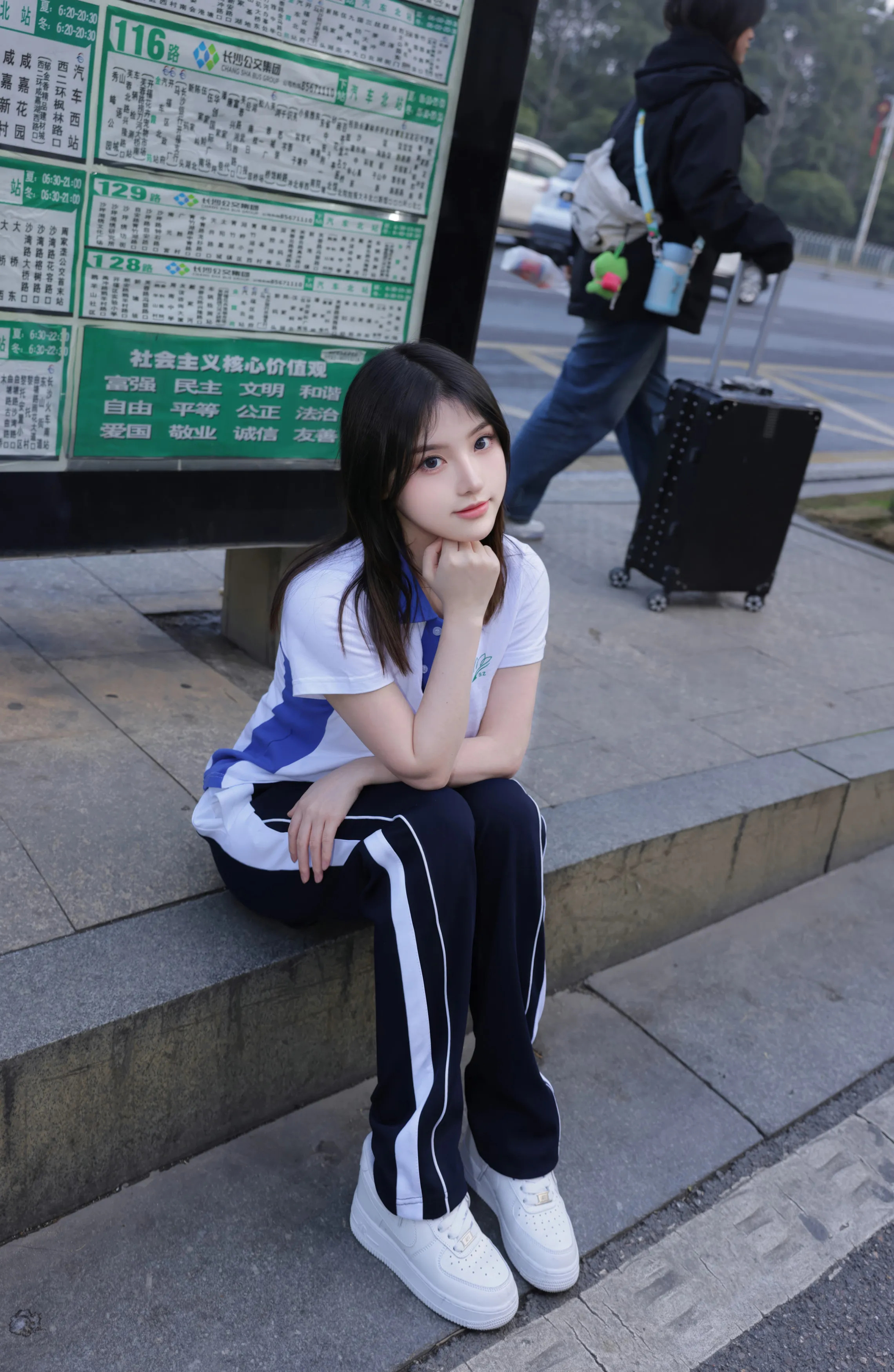 [秀人内购] 豆瓣酱 诱人私拍福利 公交车