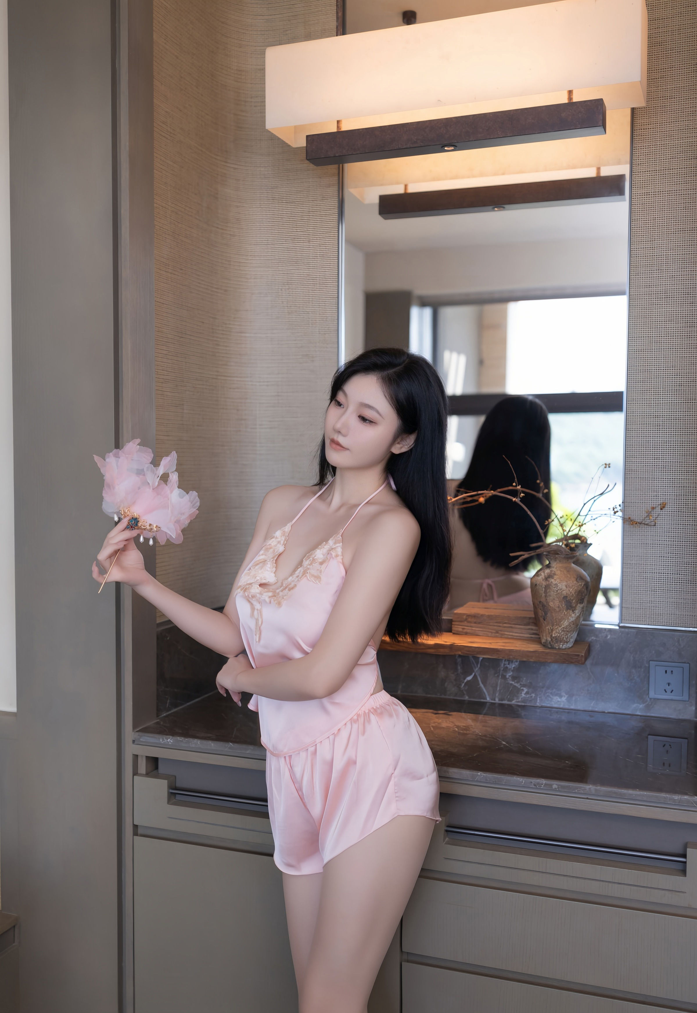 [XiuRen秀人网] 2025.11.18 No.11002 安然anran 粉色肚兜 肉色丝袜 性感写真 [78+1P]