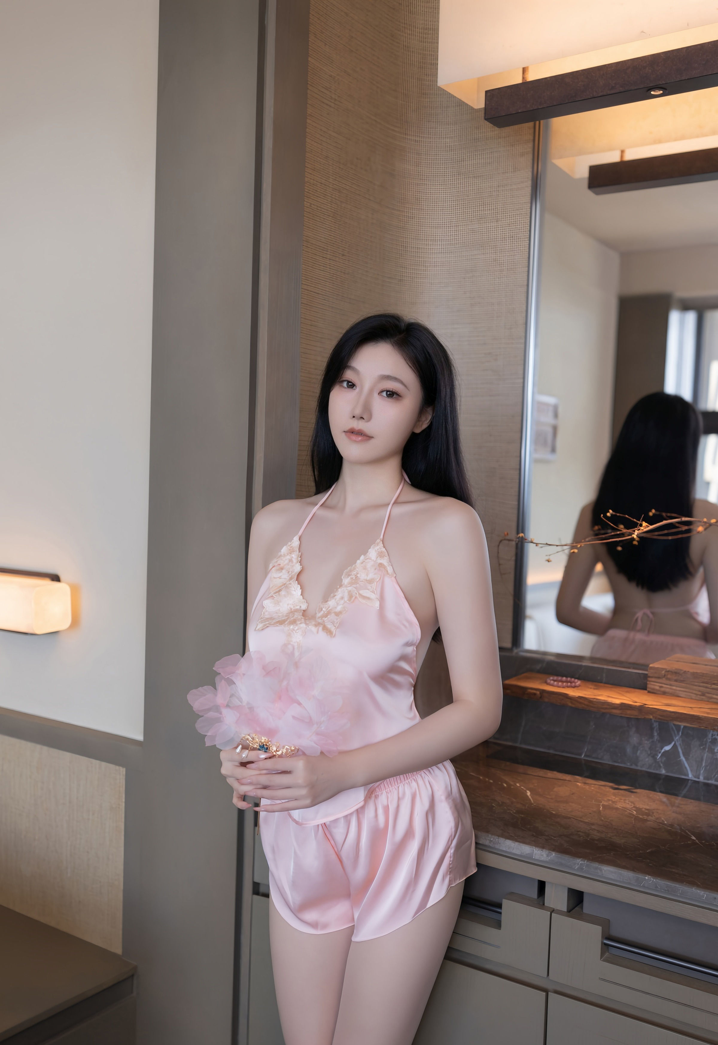 [XiuRen秀人网] 2025.11.18 No.11002 安然anran 粉色肚兜 肉色丝袜 性感写真 [78+1P]