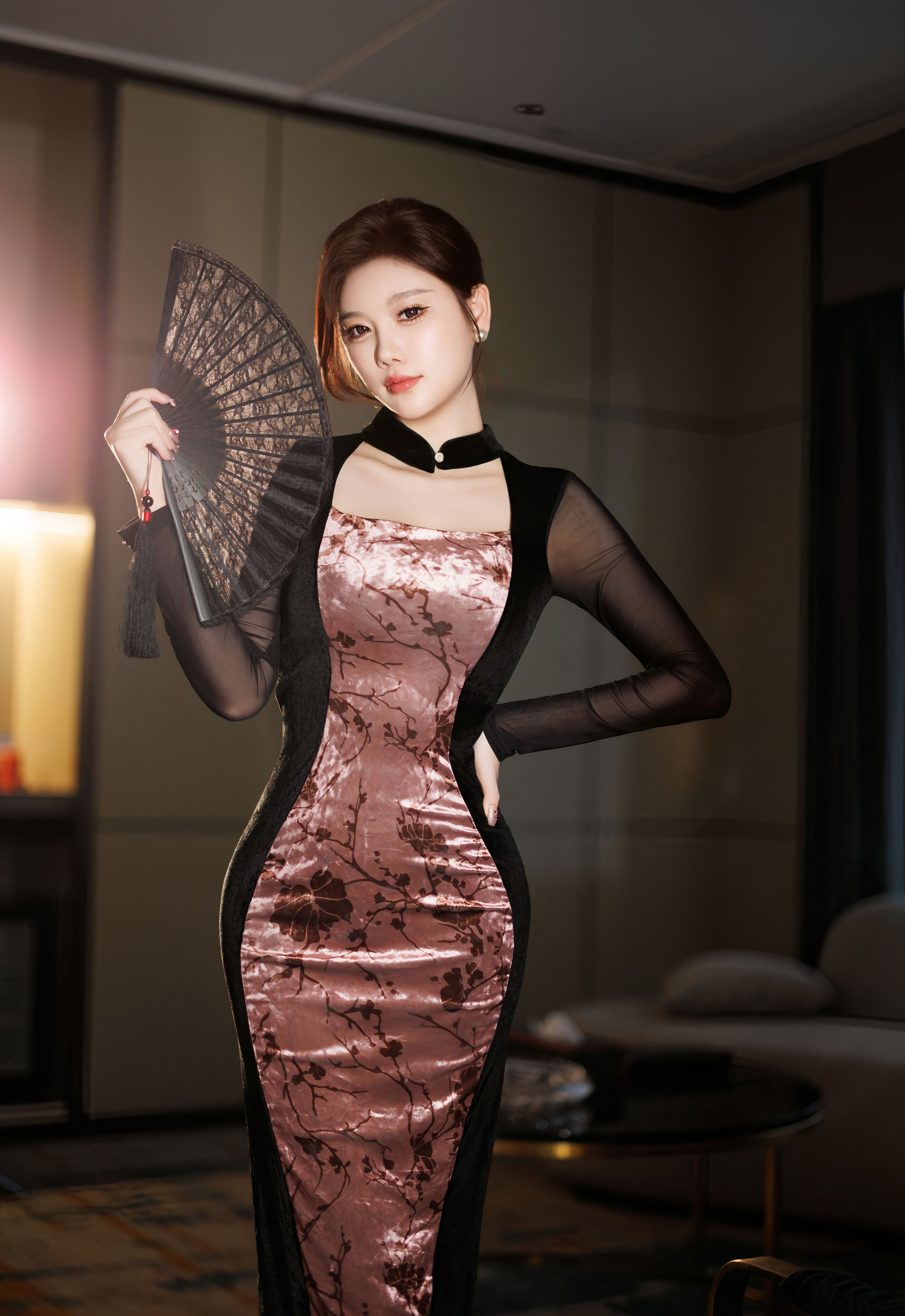 [XiuRen秀人网] 2025.11.20 No.11013 杨晨晨 性感黑色情趣内衣 西安旅拍写真 [83+1P]