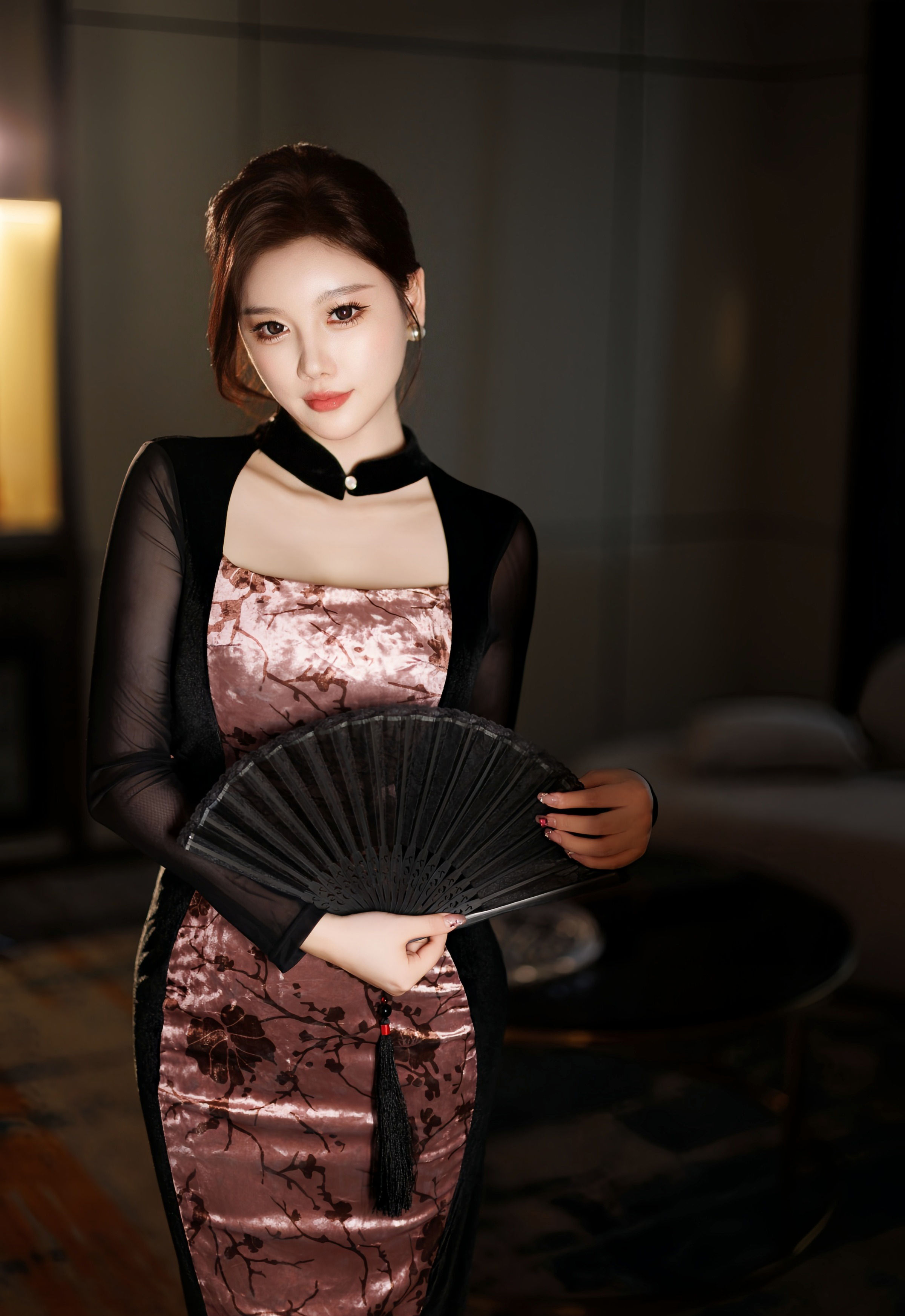 [XiuRen秀人网] 2025.11.20 No.11013 杨晨晨 性感黑色情趣内衣 西安旅拍写真 [83+1P]