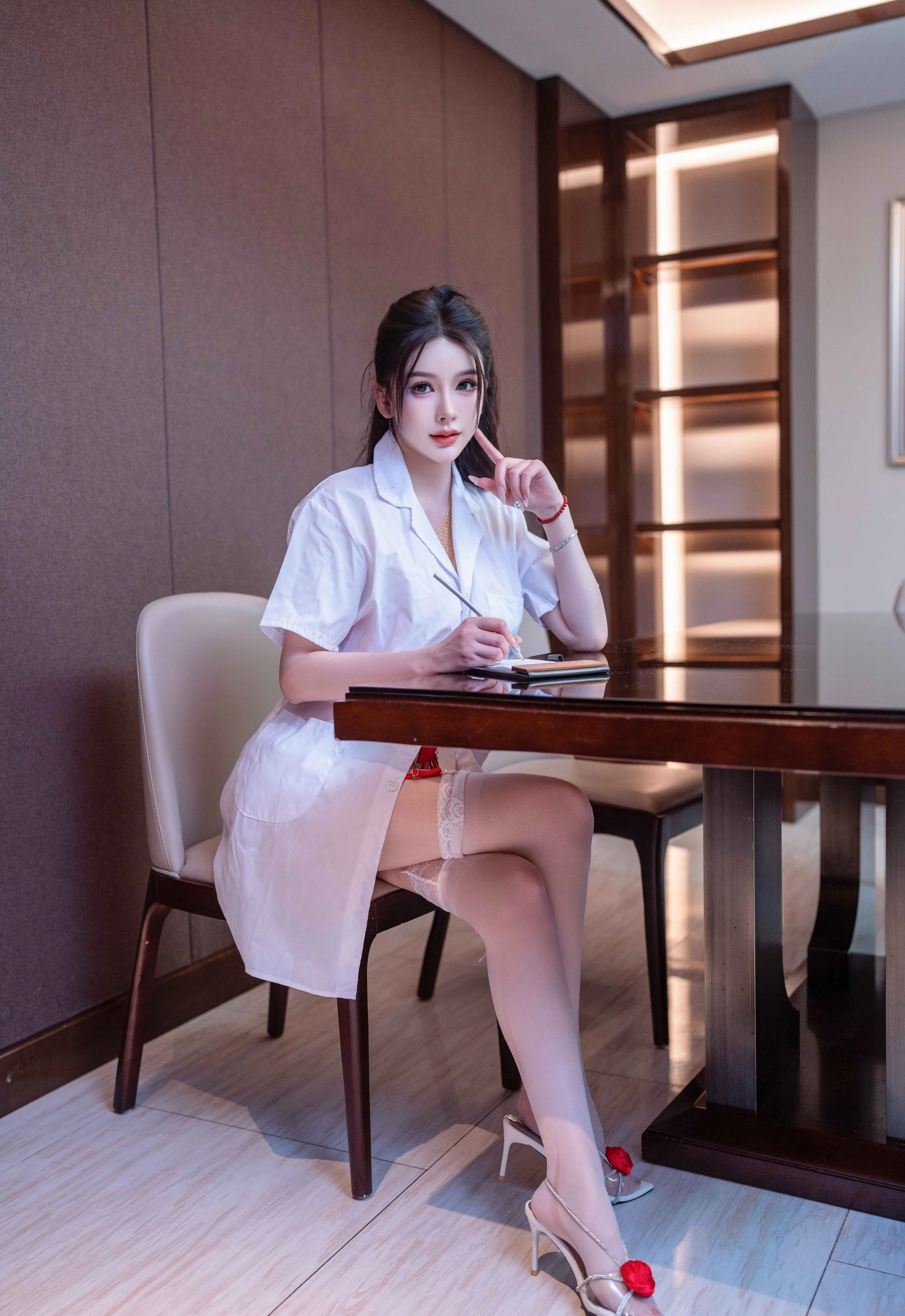 [XINGYAN星颜社] 2025.11.21 VOL.431 李丽莎 红色连衣裙 白色丝袜 性感写真 [64+1P]