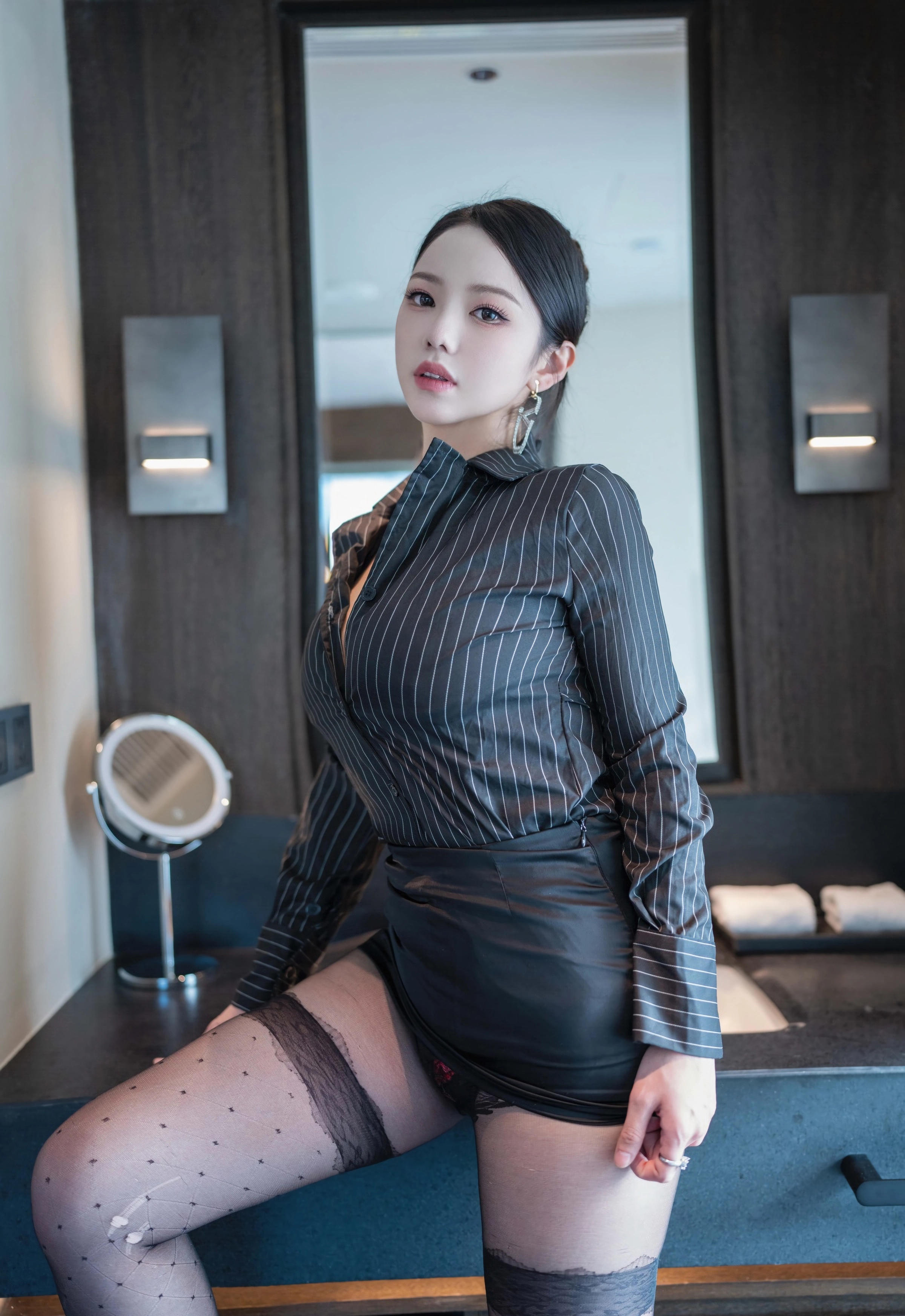 [XINGYAN星颜社] 2025.11.25 VOL.433 大美妞儿 黑色衬衫 魅惑黑丝 性感写真 [62+1P]