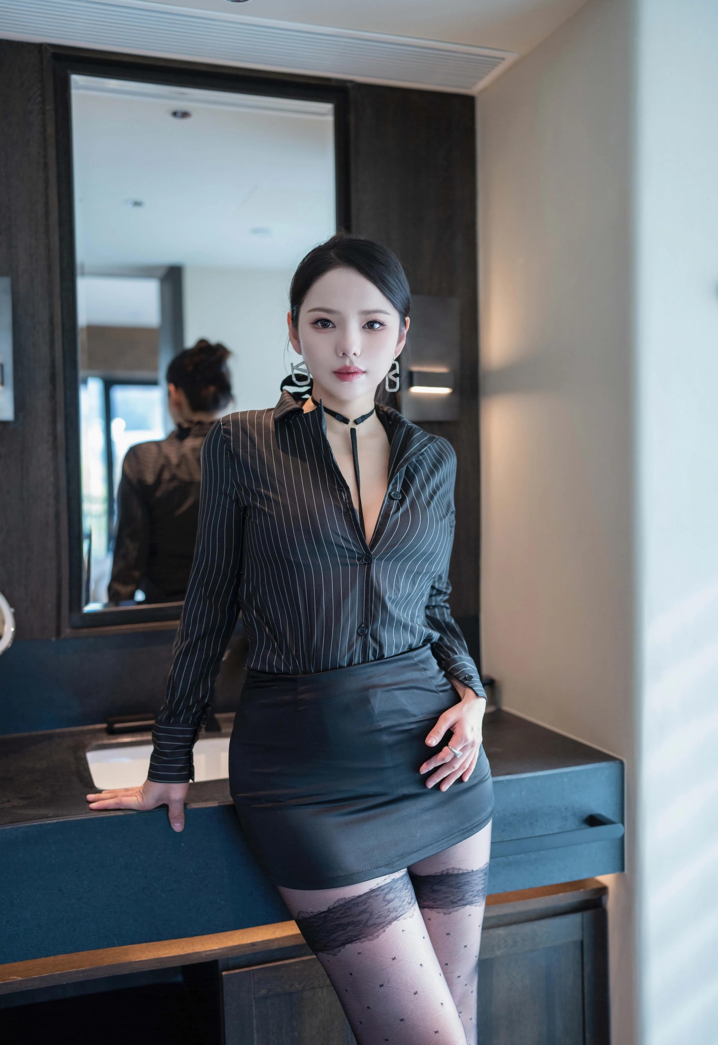 [XINGYAN星颜社] 2025.11.25 VOL.433 大美妞儿 黑色衬衫 魅惑黑丝 性感写真 [62+1P]