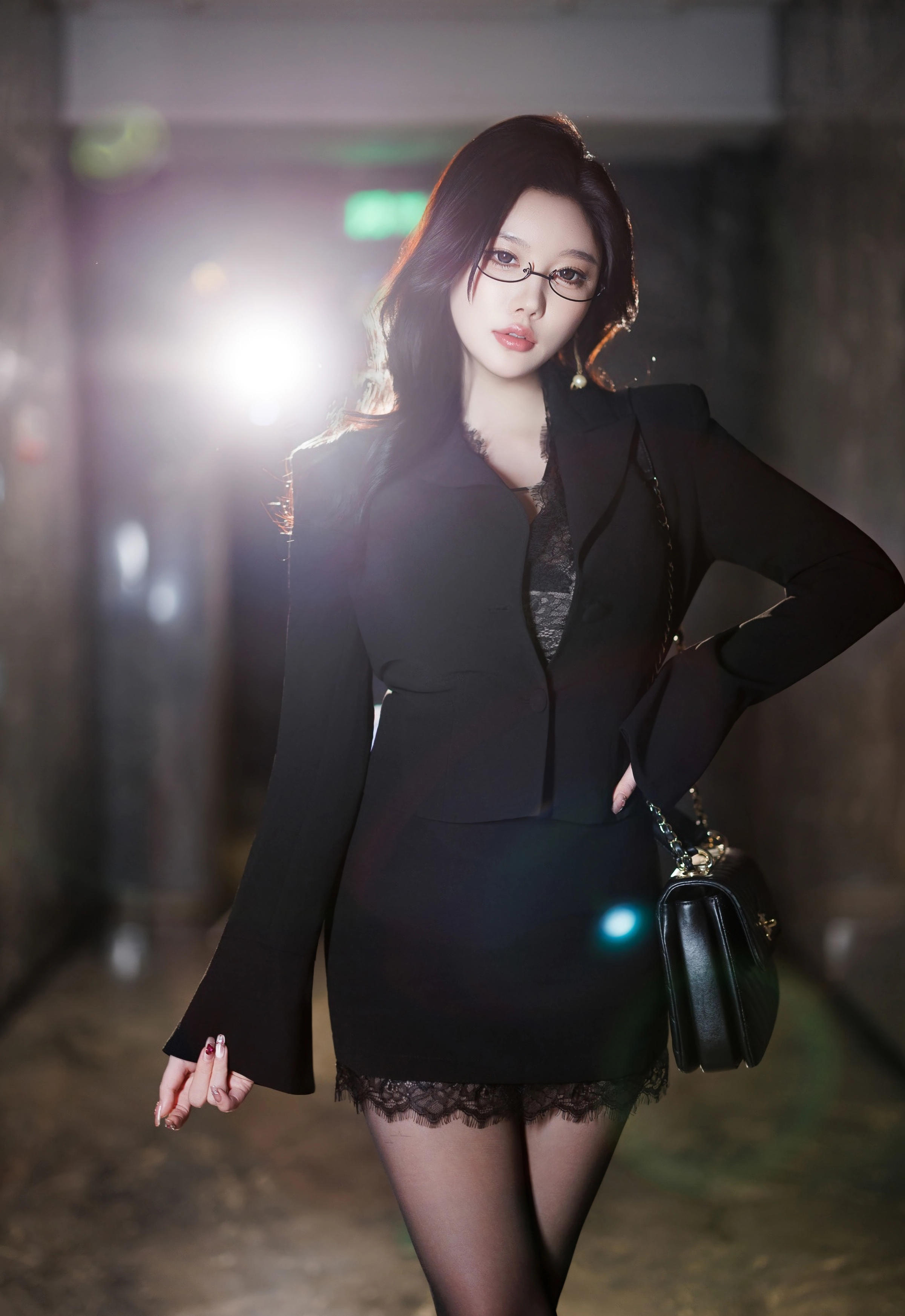 [XiuRen秀人网] 2025.11.26 No.11035 杨晨晨 性感黑色情趣内衣 西安旅拍写真 [81+1P]