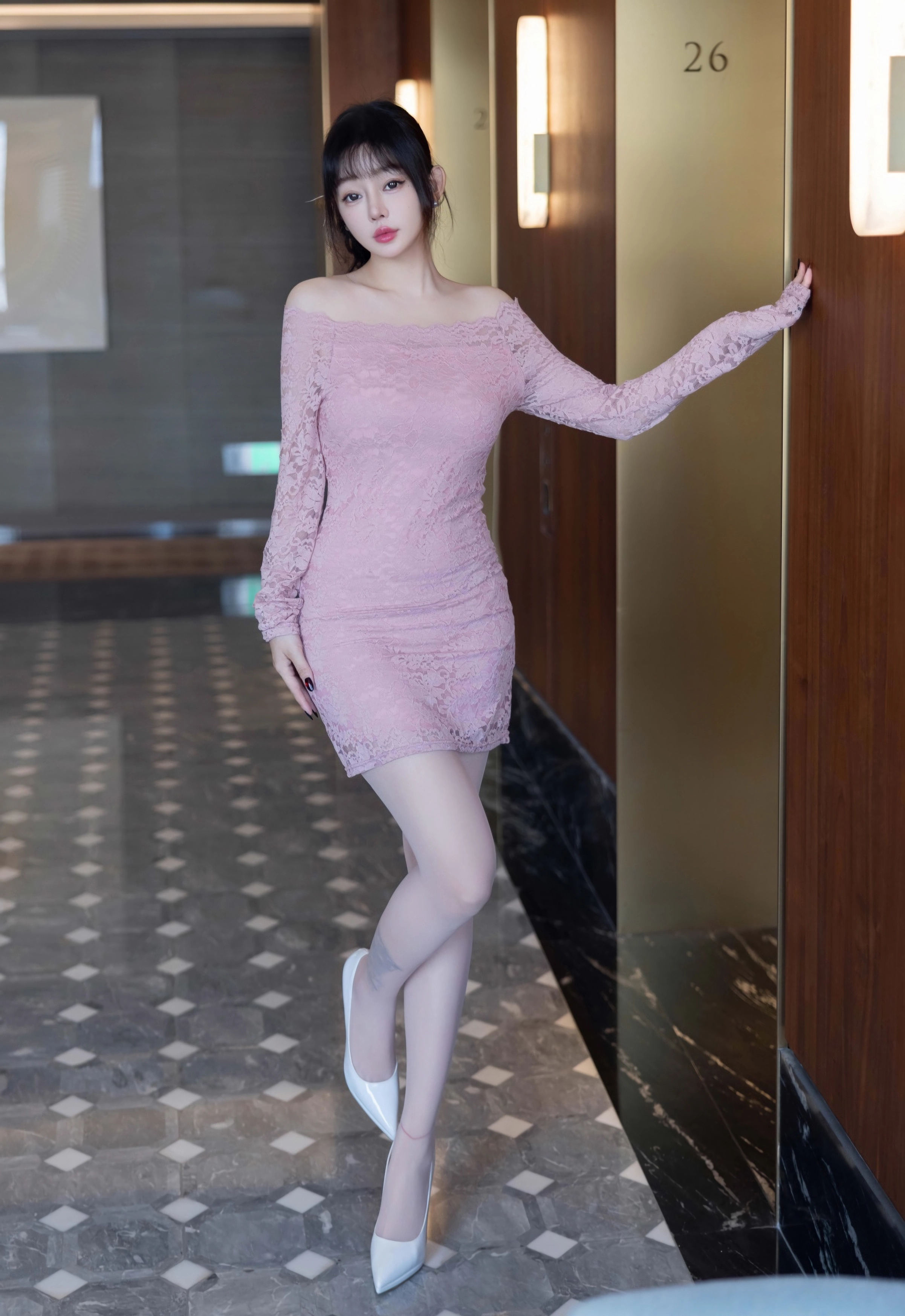 [XiuRen秀人网] 2025.11.28 No.11043 王羽纯✨ 浅色连衣短裙 性感写真 [77+1P]