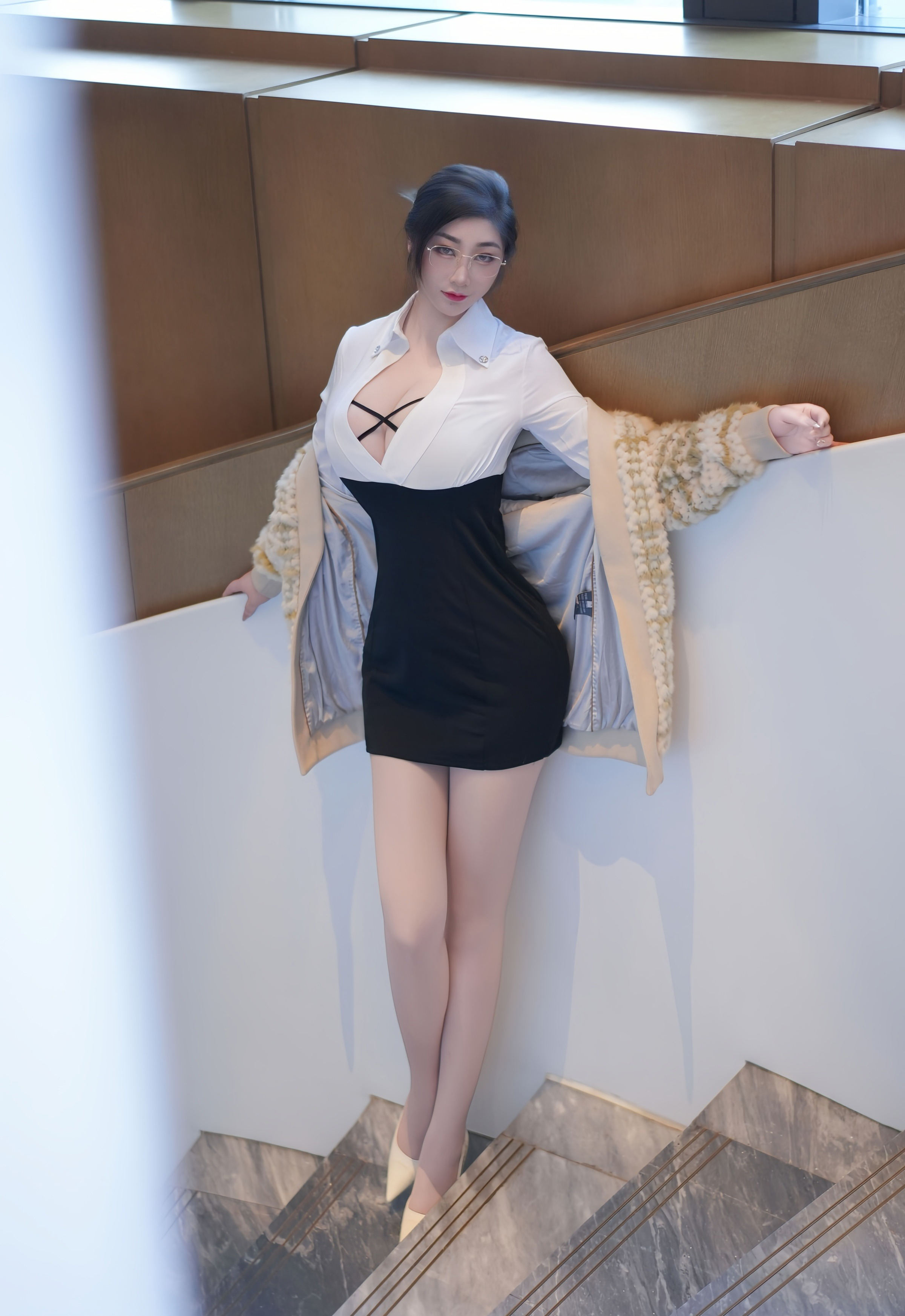 [XiuRen秀人网] 2025.11.28 No.11045 妲己_Toxic 诱人肉色丝袜 性感写真 [80+1P]