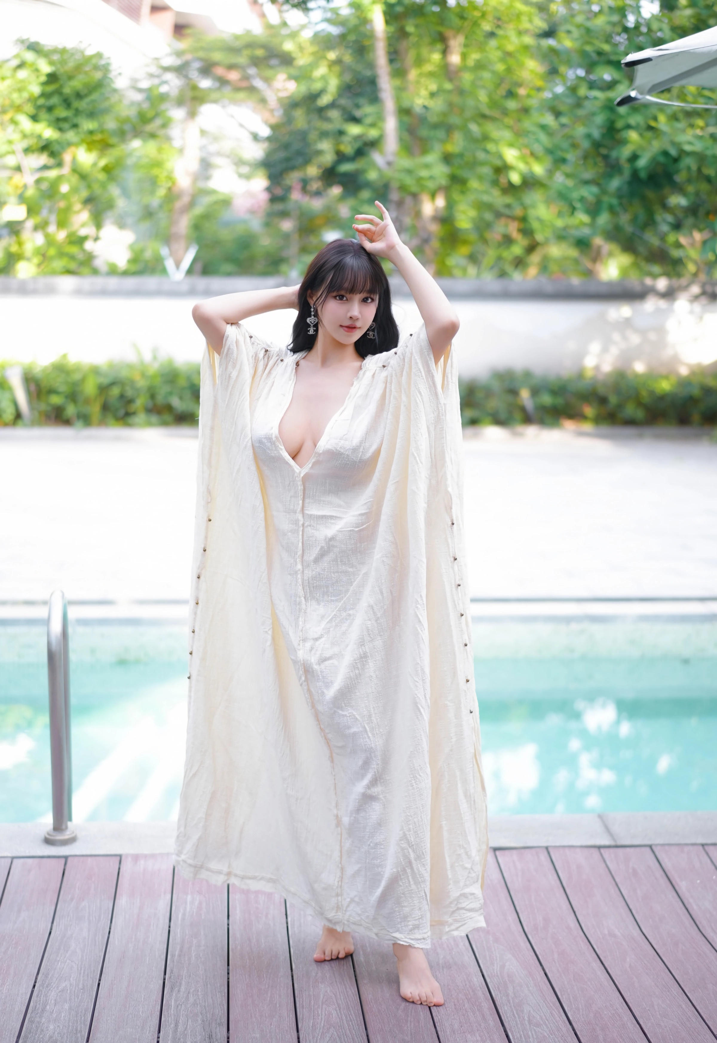 [YOUMI尤蜜荟] 2025.11.28 VOL.1185 心上可Flora 性感浅色浴袍 新加坡旅拍写真 [85+1P]