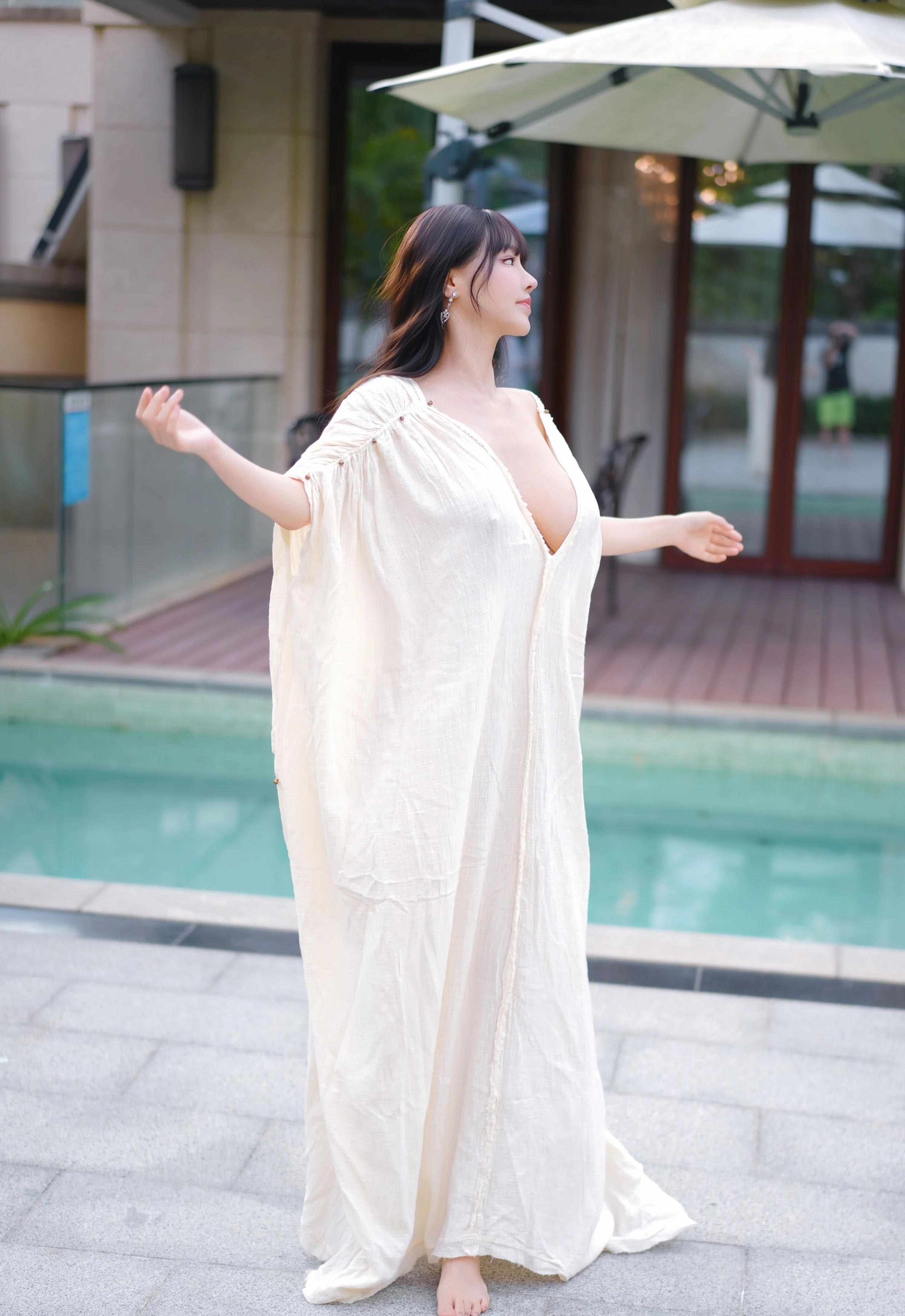 [YOUMI尤蜜荟] 2025.11.28 VOL.1185 心上可Flora 性感浅色浴袍 新加坡旅拍写真 [85+1P]