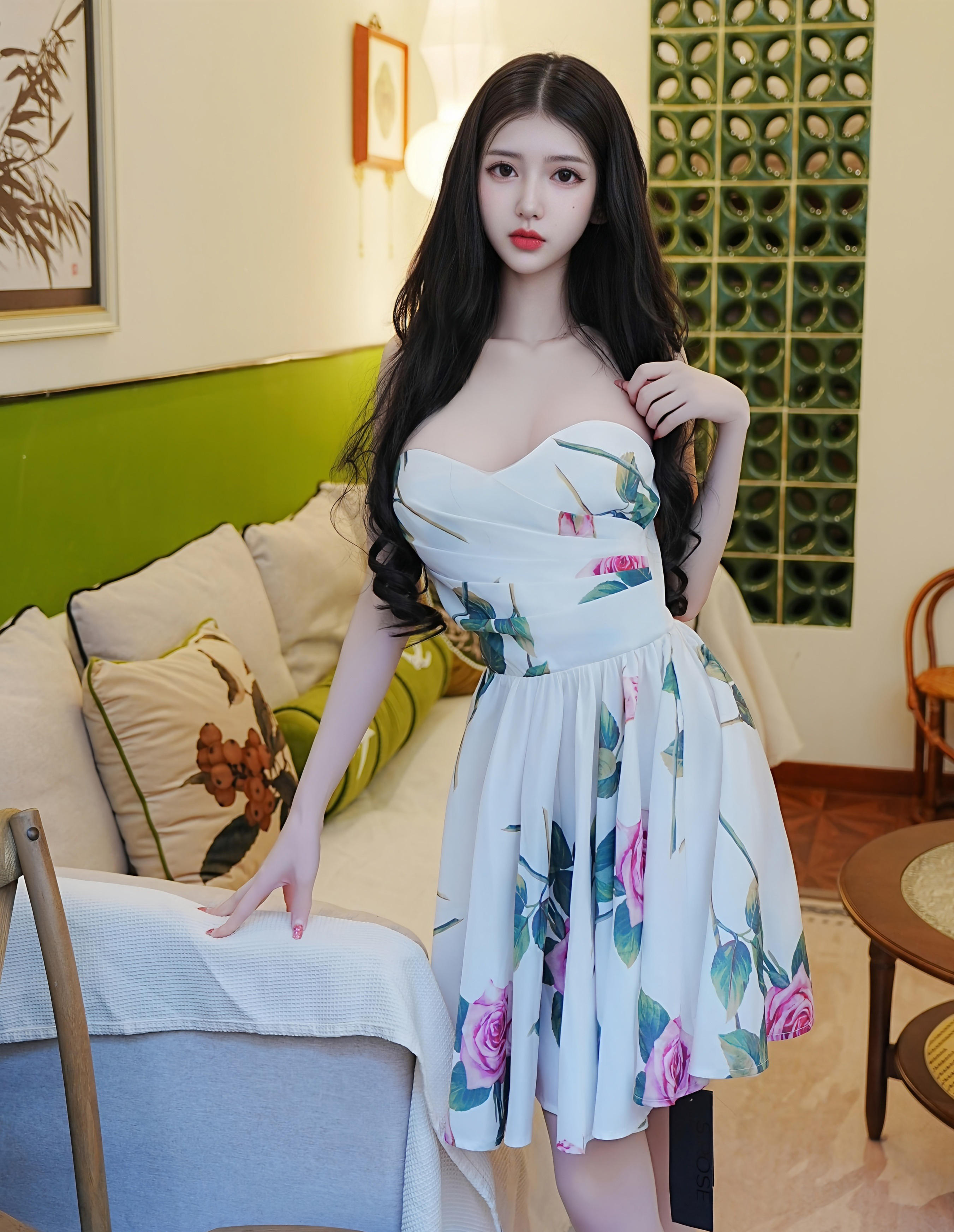 [XiuRen秀人网] 2025.12.01 No.11051 白小蝶 浅色连衣短裙 性感写真 [72+1P]