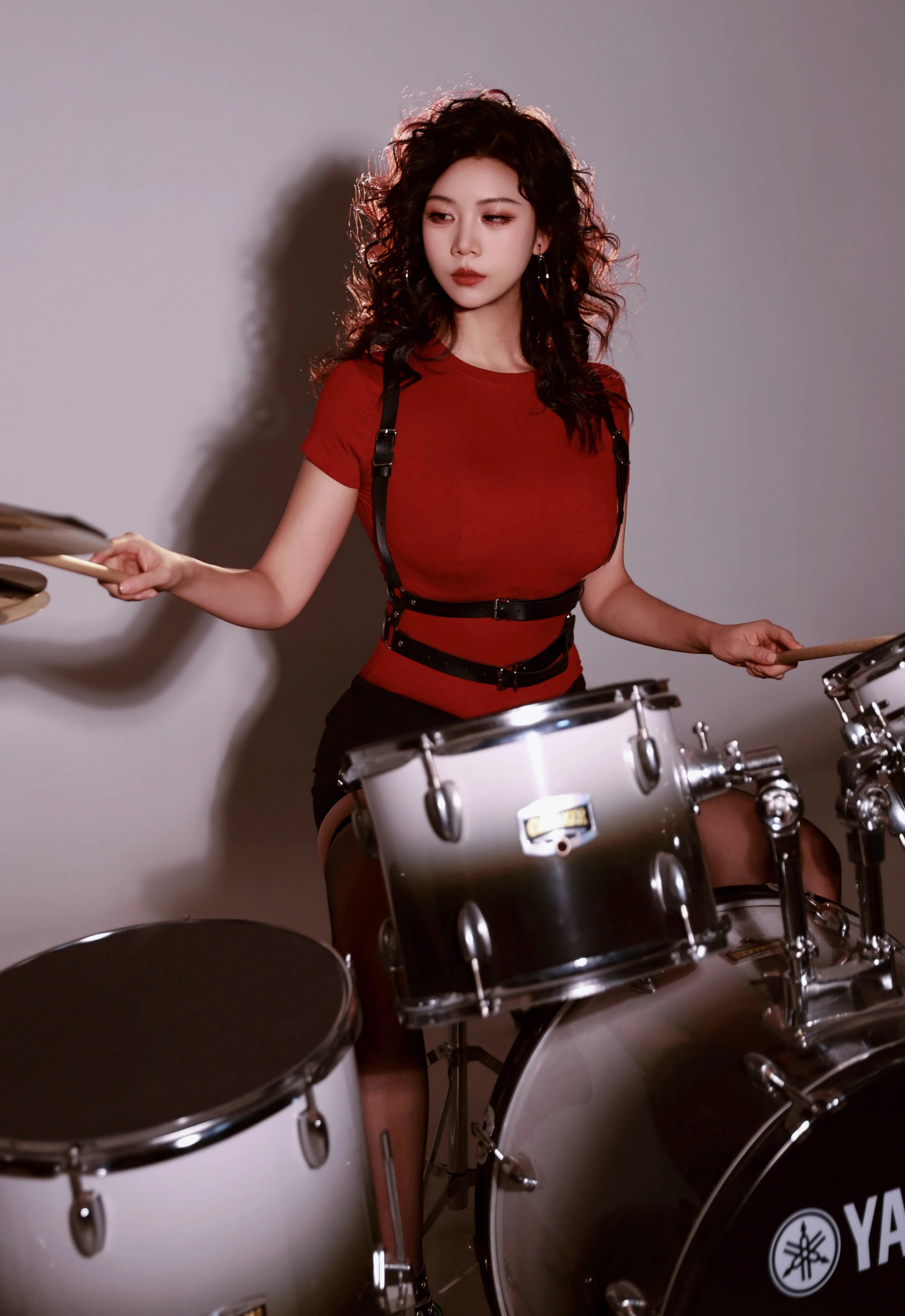 [XiuRen秀人网] 2025.12.04 No.11066 玫瑰我爱你 黑色短裤 魅惑黑丝 性感写真 [85+1P]