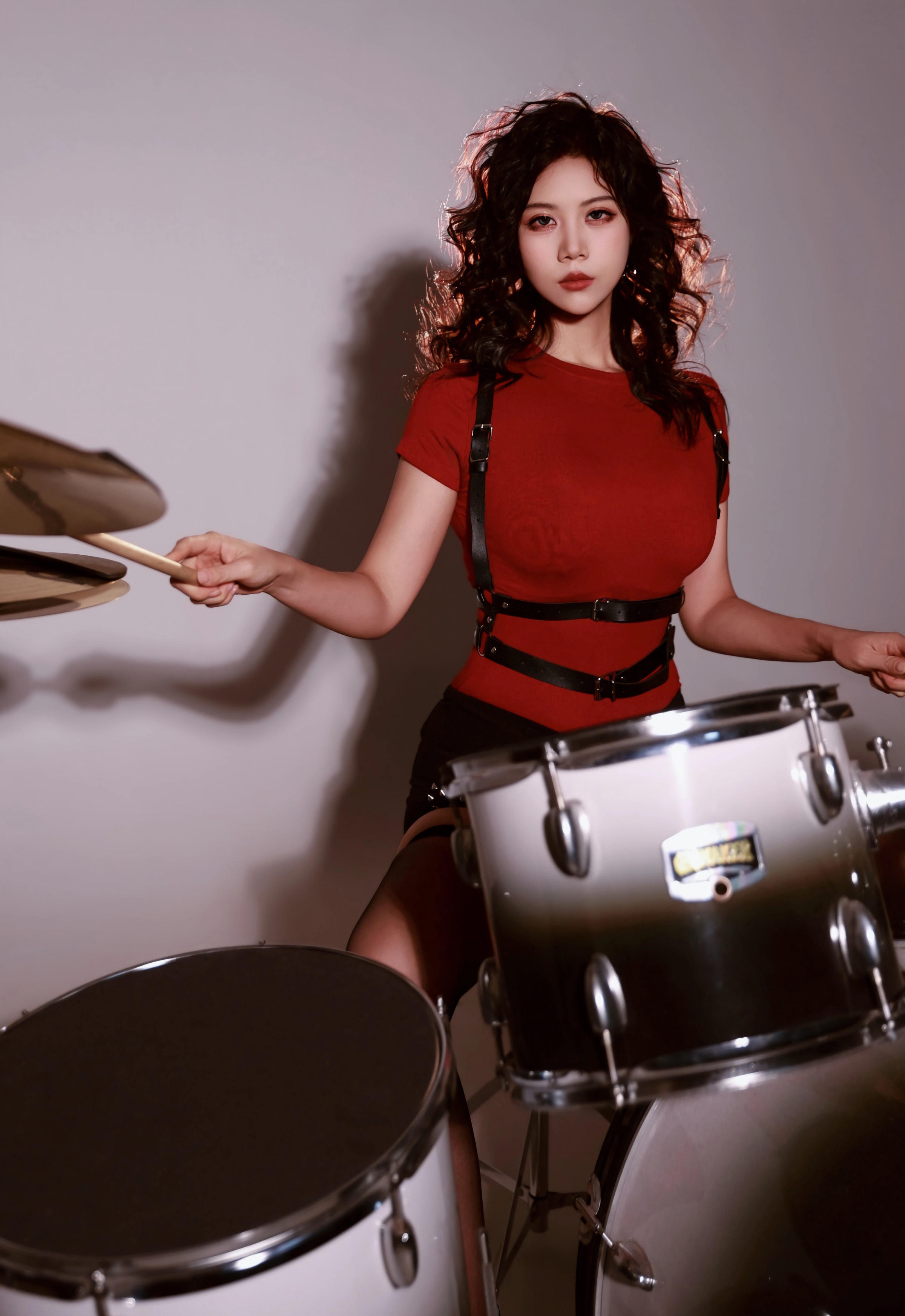 [XiuRen秀人网] 2025.12.04 No.11066 玫瑰我爱你 黑色短裤 魅惑黑丝 性感写真 [85+1P]