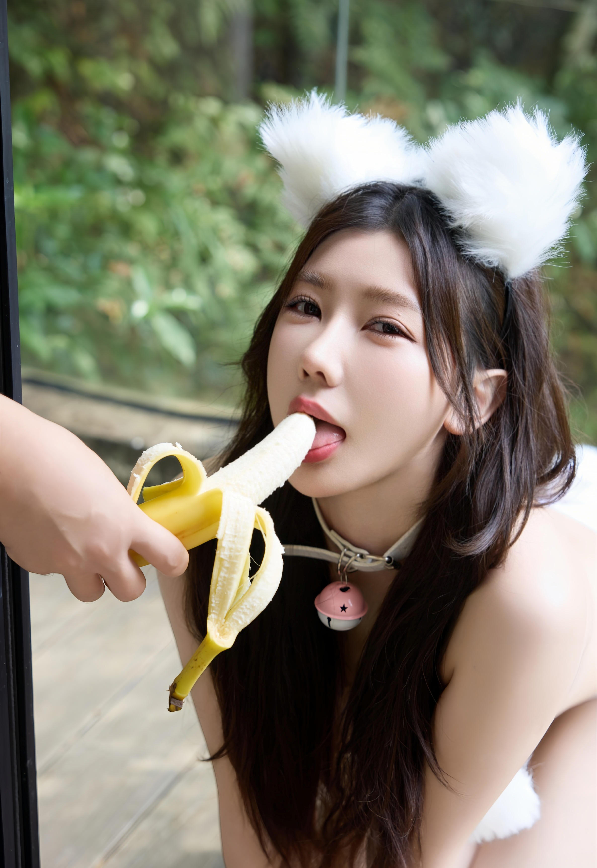 [XiuRen秀人网] 2025.12.04 No.11068 尹甜甜 小白狐装扮 性感写真 [55+1P]