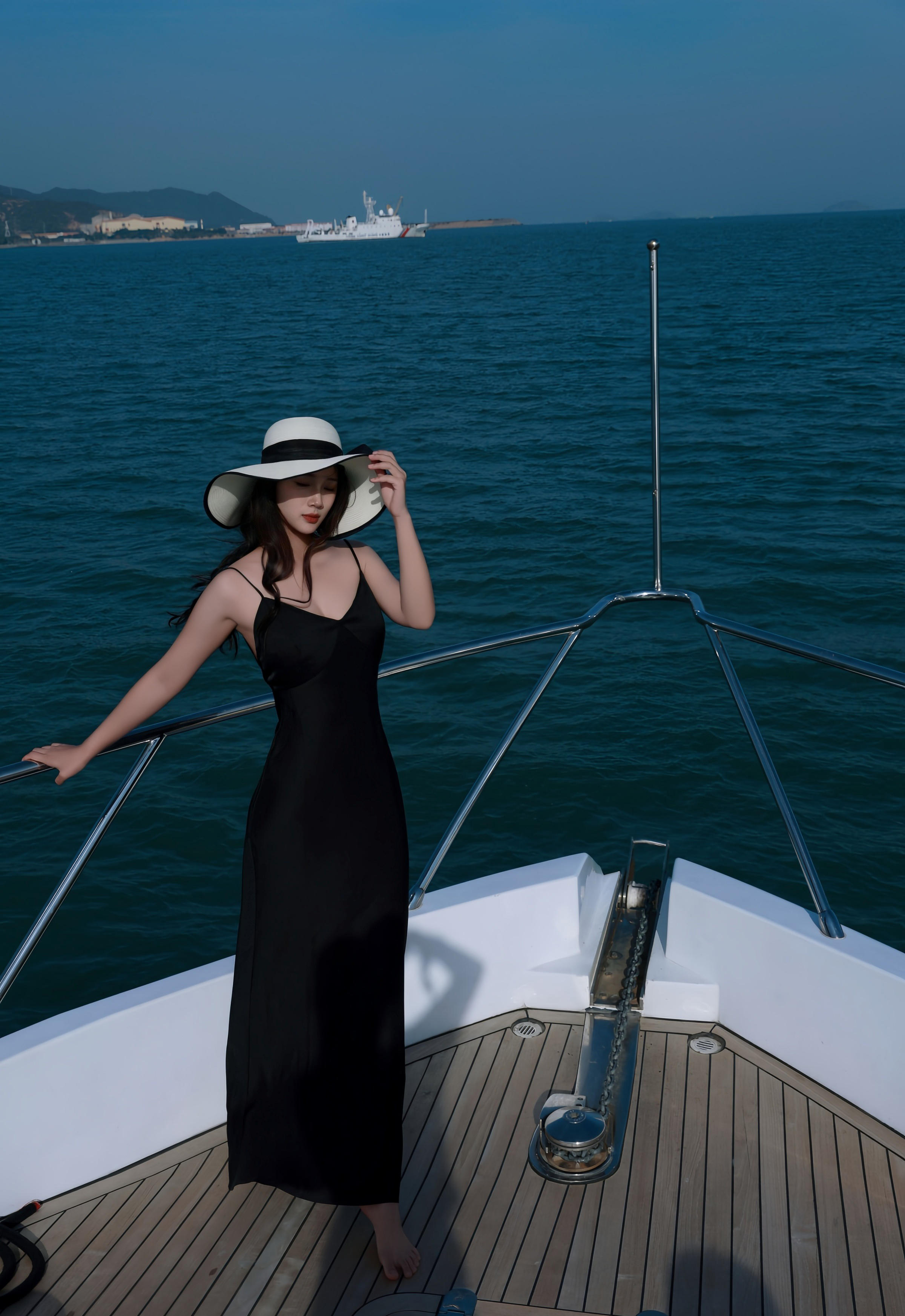 [XiuRen秀人网] 2025.12.05 No.11074 南乔 黑色连衣短裙 性感写真 [82+1P]