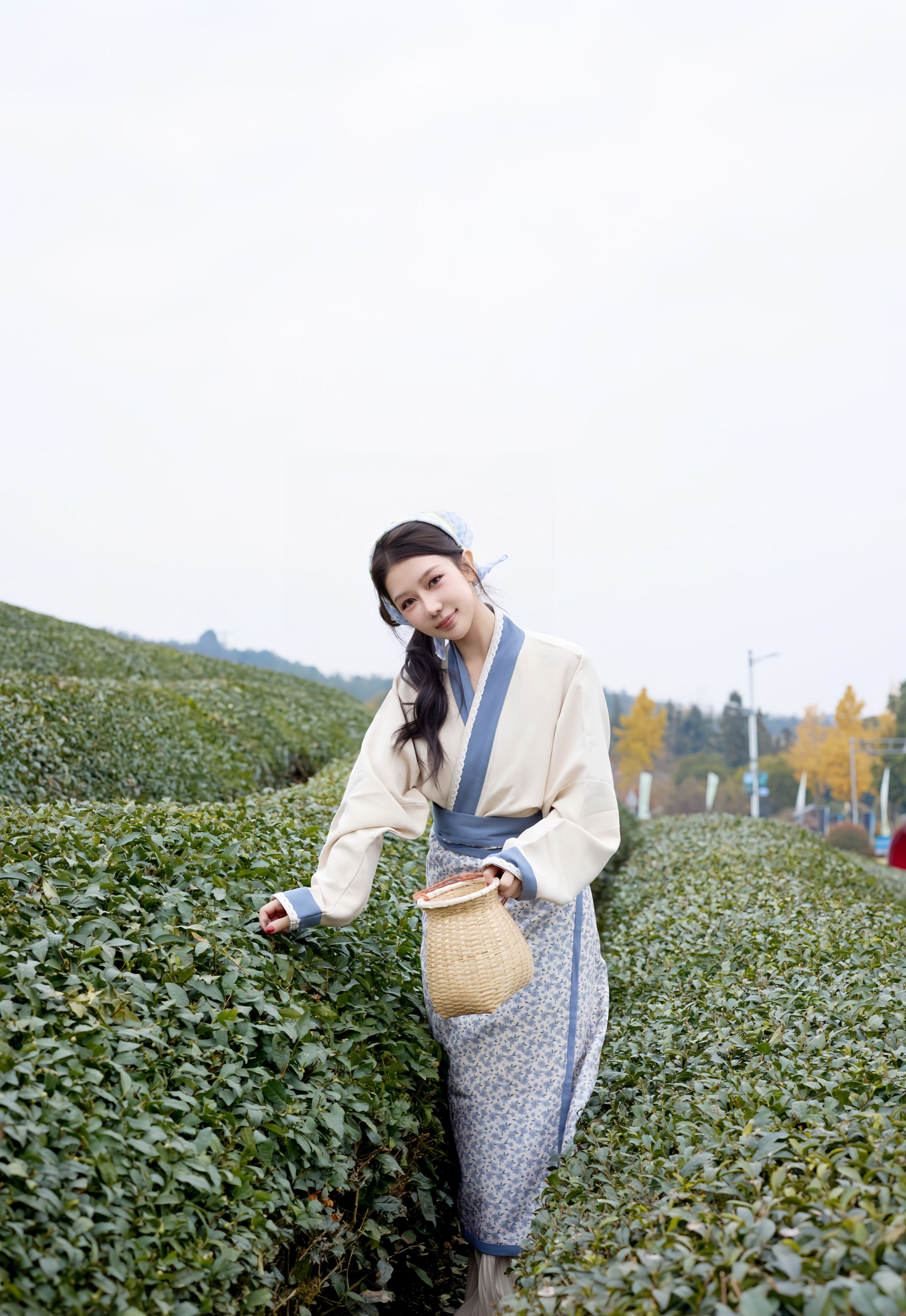 [XiuRen秀人网] 2025.12.11 No.11098 尹甜甜 采茶姑娘装扮 性感写真 [61+1P]