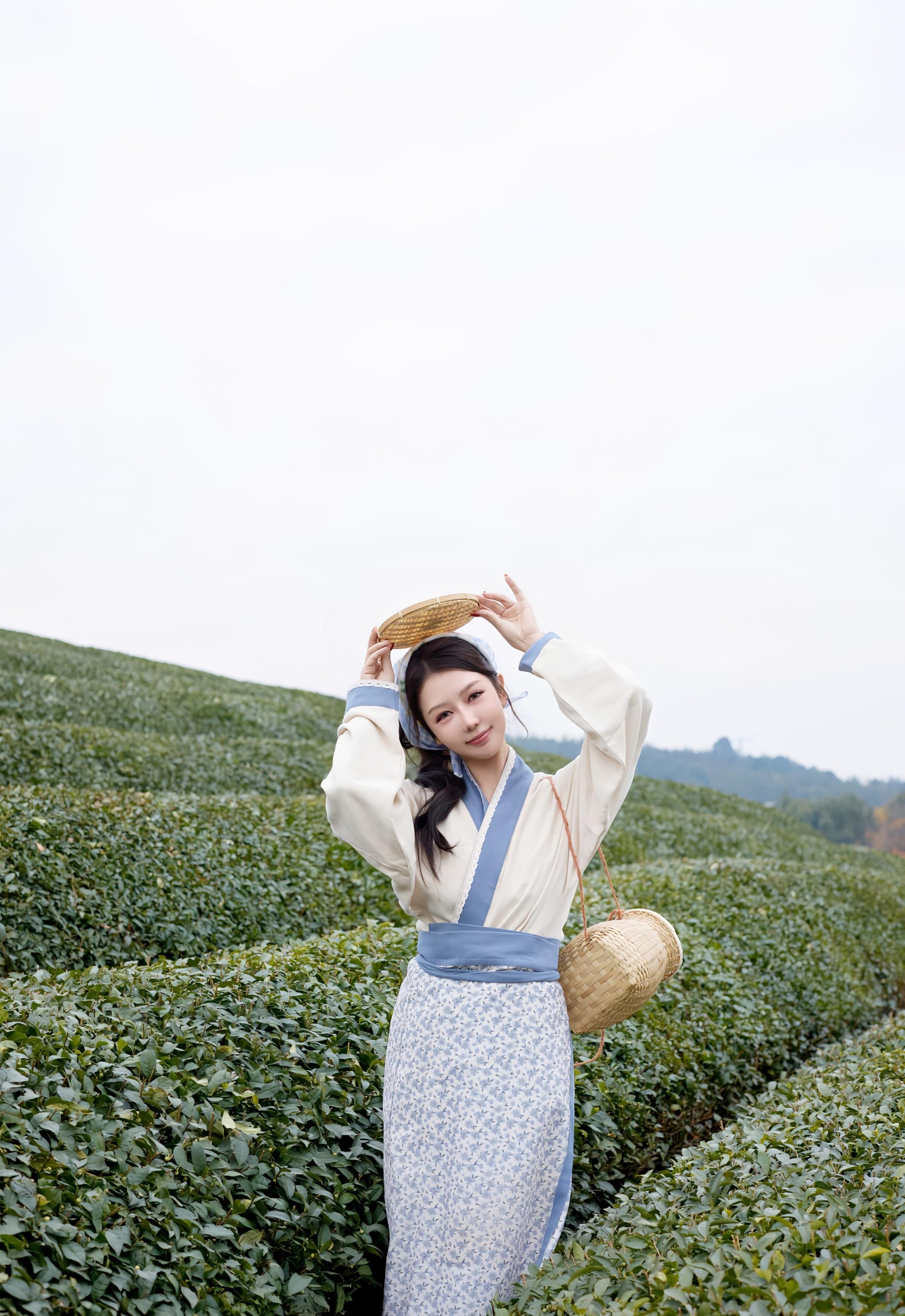 [XiuRen秀人网] 2025.12.11 No.11098 尹甜甜 采茶姑娘装扮 性感写真 [61+1P]