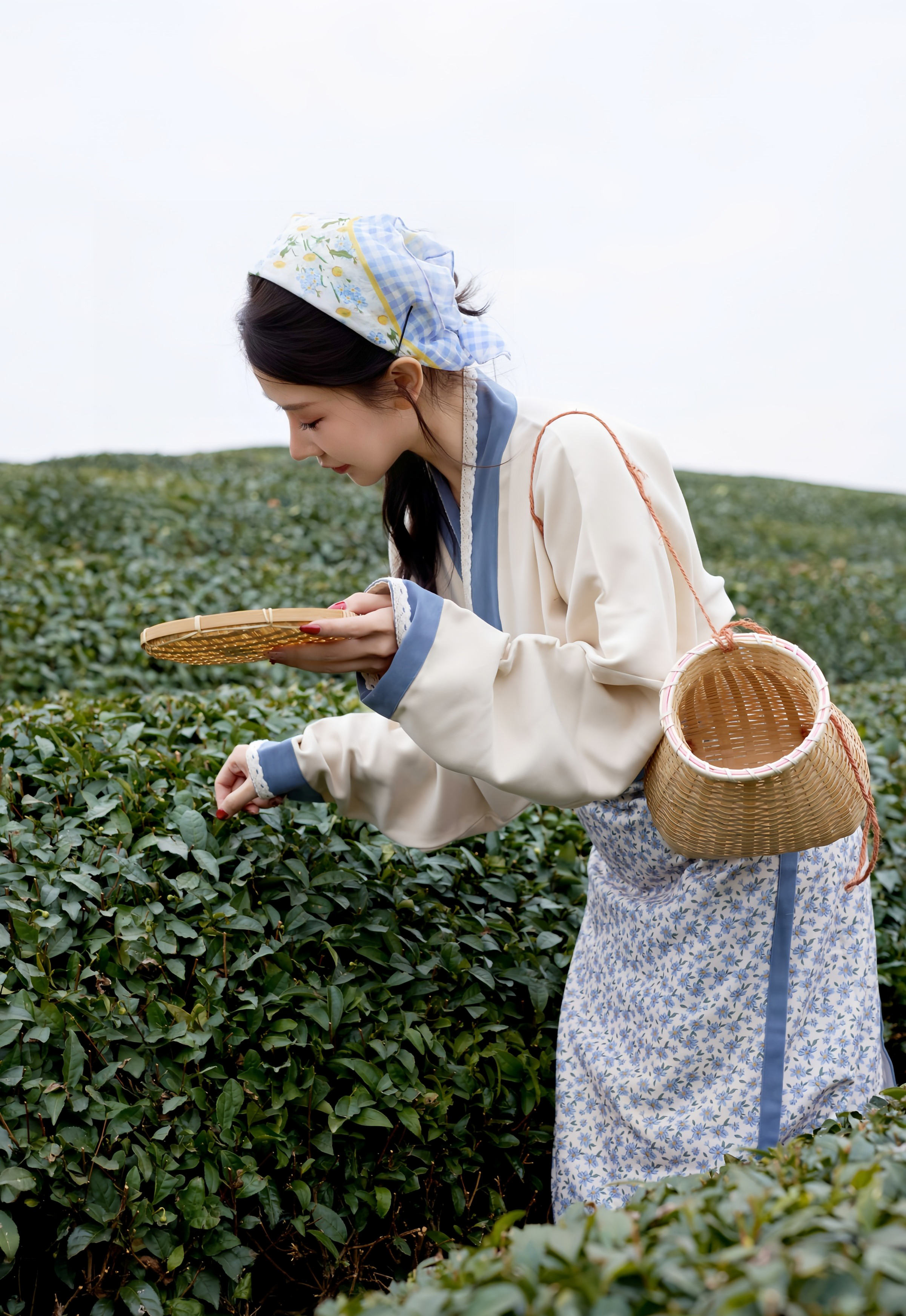 [XiuRen秀人网] 2025.12.11 No.11098 尹甜甜 采茶姑娘装扮 性感写真 [61+1P]