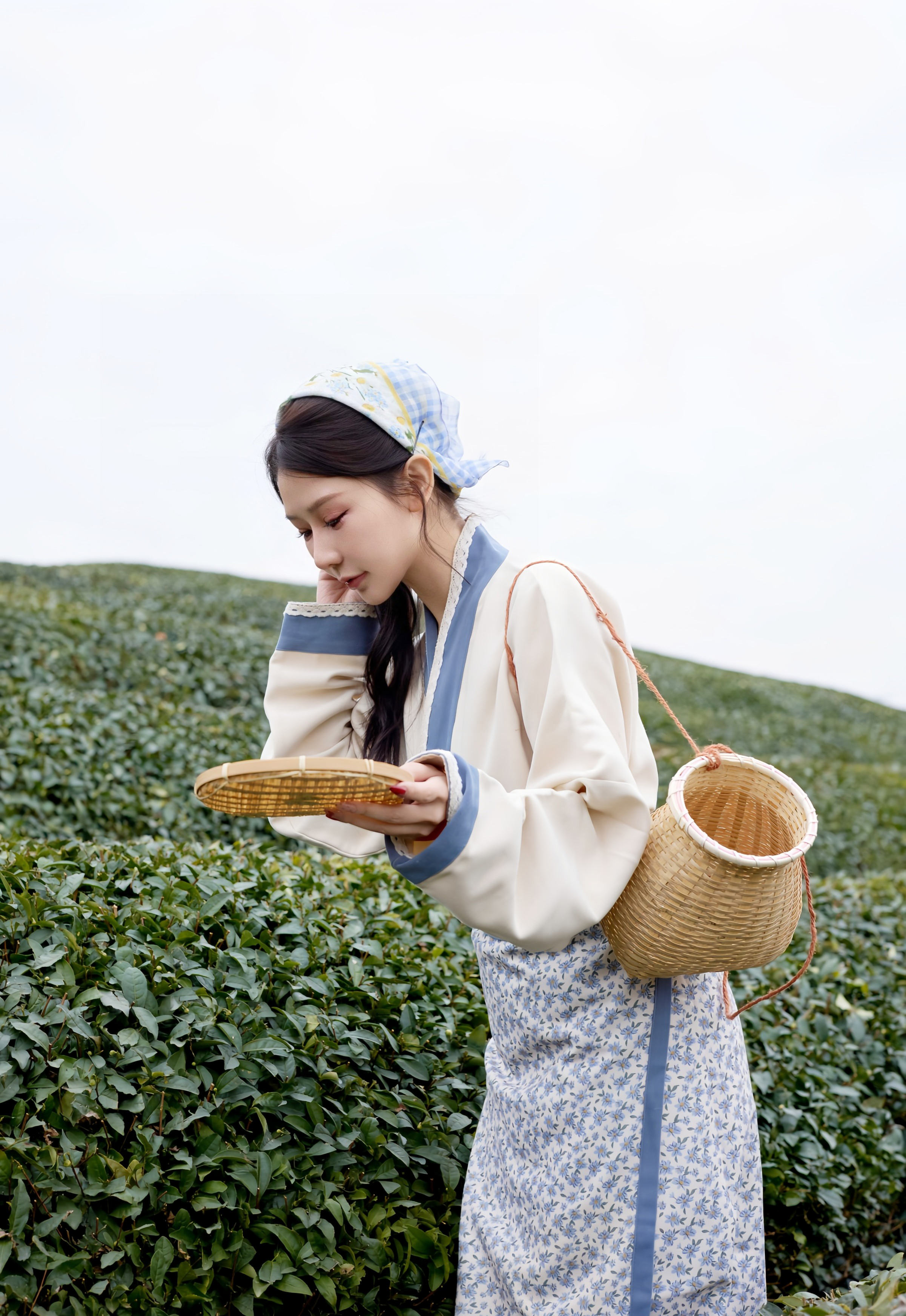 [XiuRen秀人网] 2025.12.11 No.11098 尹甜甜 采茶姑娘装扮 性感写真 [61+1P]